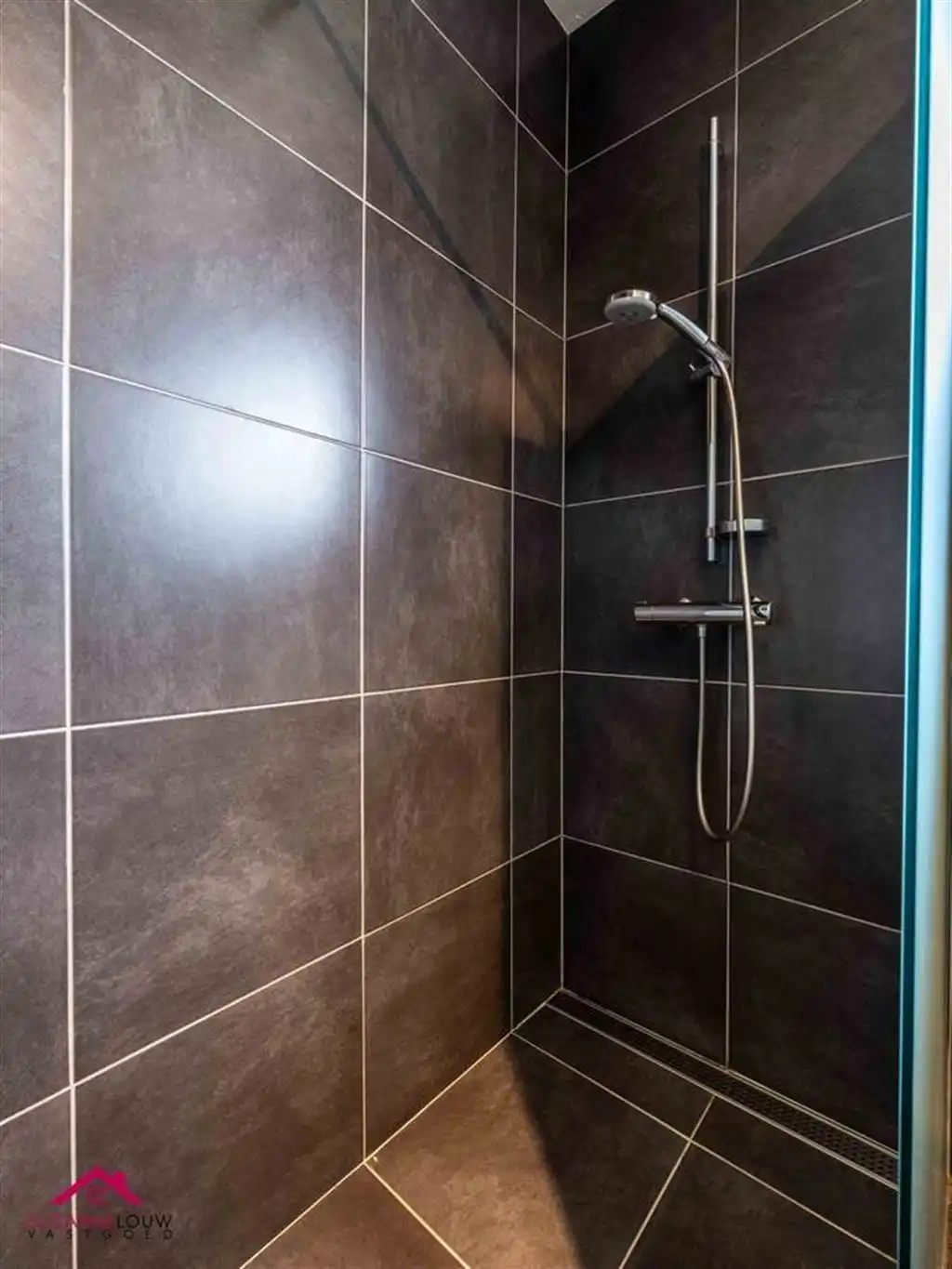 Gezellige vrijstaande woning, volledig onderkelderd foto 17