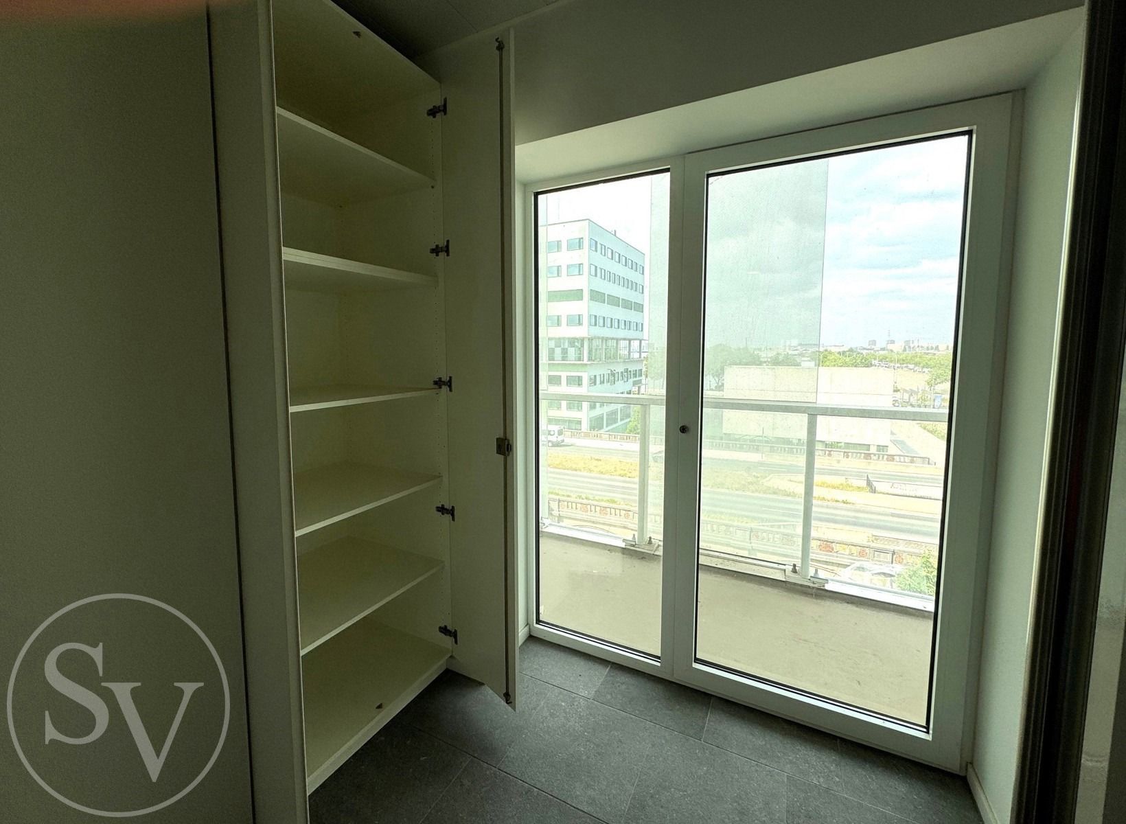 Studentenkamer met terras, kelder en parking. foto 6