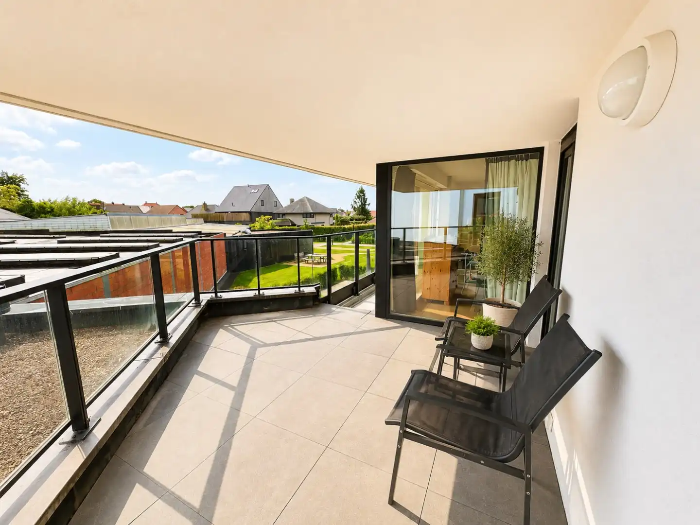 Lichtrijk 2-slp appartement met zonnig terras én garage, Torhout foto 2