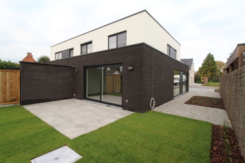 Moderne halfopen nieuwbouwwoning met twee slaapkamers foto 6