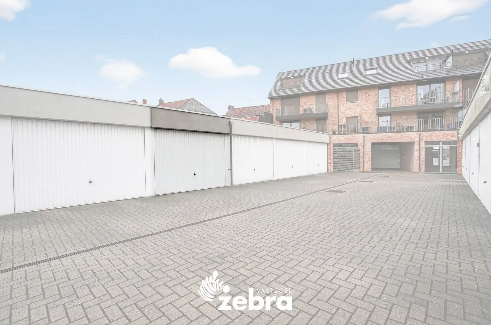 Casco handelsruimte met garage in het centrum van Oostrozebeke! foto 15