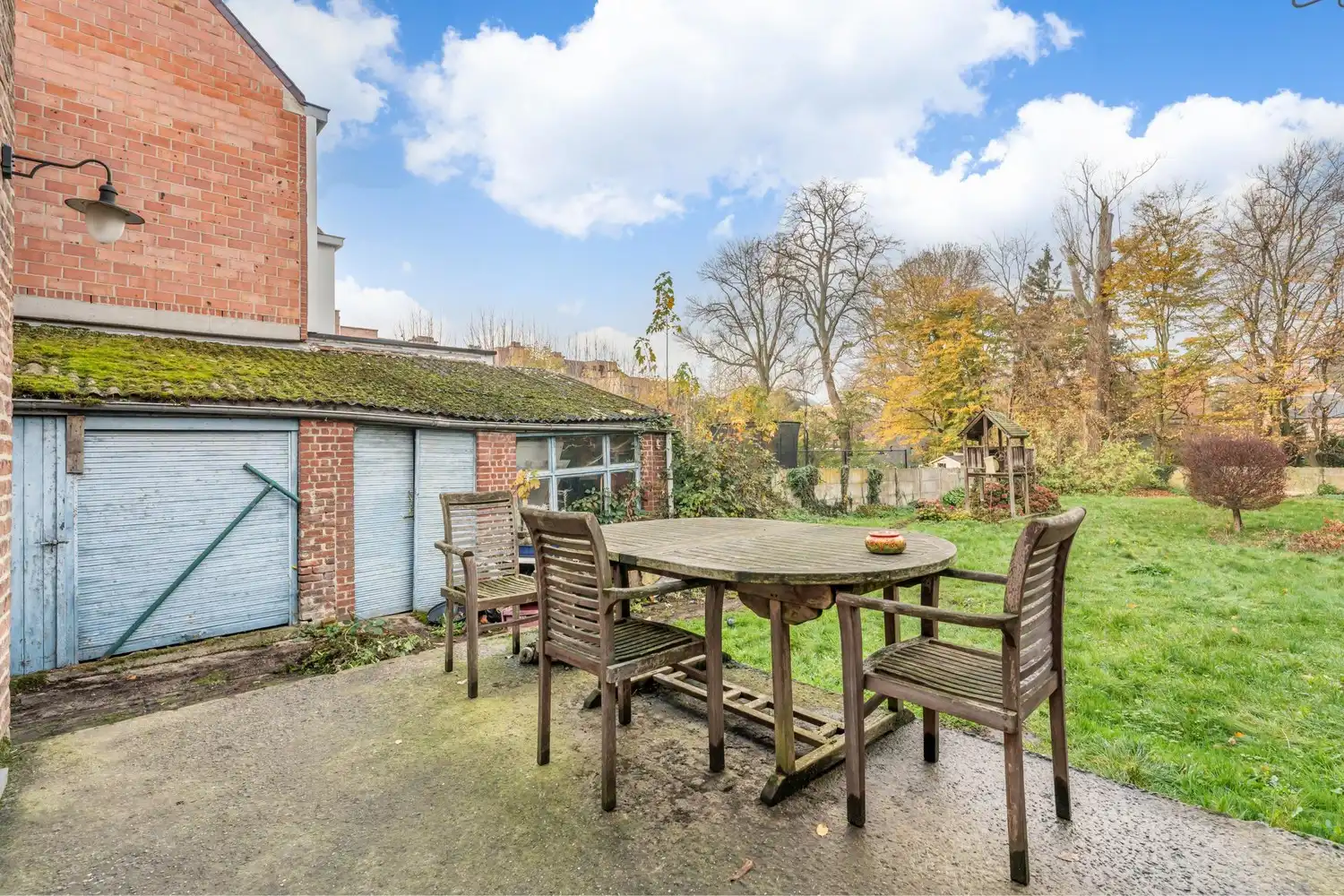 Ruime gezinswoning met aanpalend handelspand (oude bakkerij) foto 22