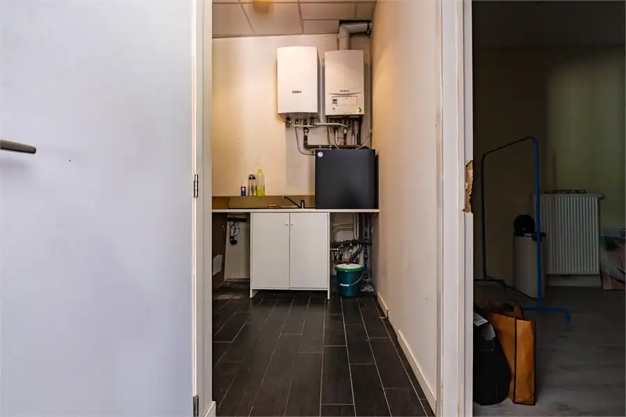 HANDELSRUIMTE TE HUUR OP CENTRALE LIGGING IN SINT-TRUIDEN foto 12