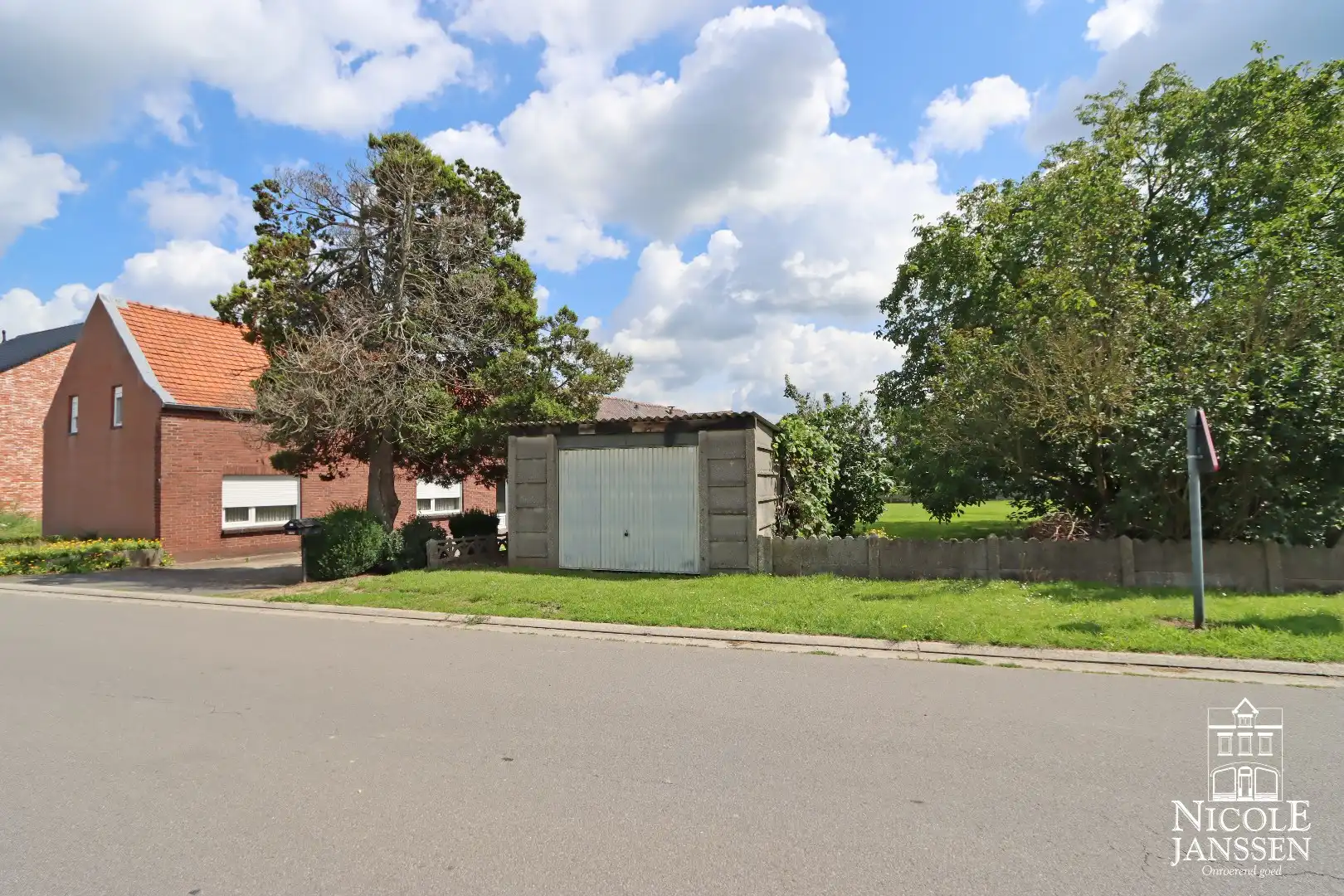 Te renoveren langgevelhoeve met garage en royale tuin op rustige locatie foto 12