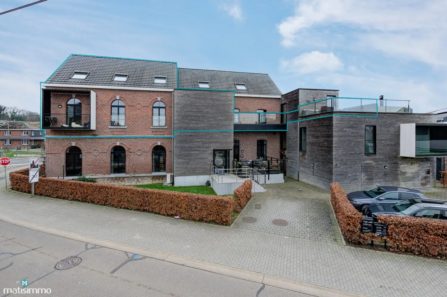 RIANT, INSTAPKLAAR DUPLEXAPPARTEMENT MET 2 SLAAPKAMERS EN 2 AUTOSTAANPLAATSEN IN MOELINGEN foto {{pictureIndex}}