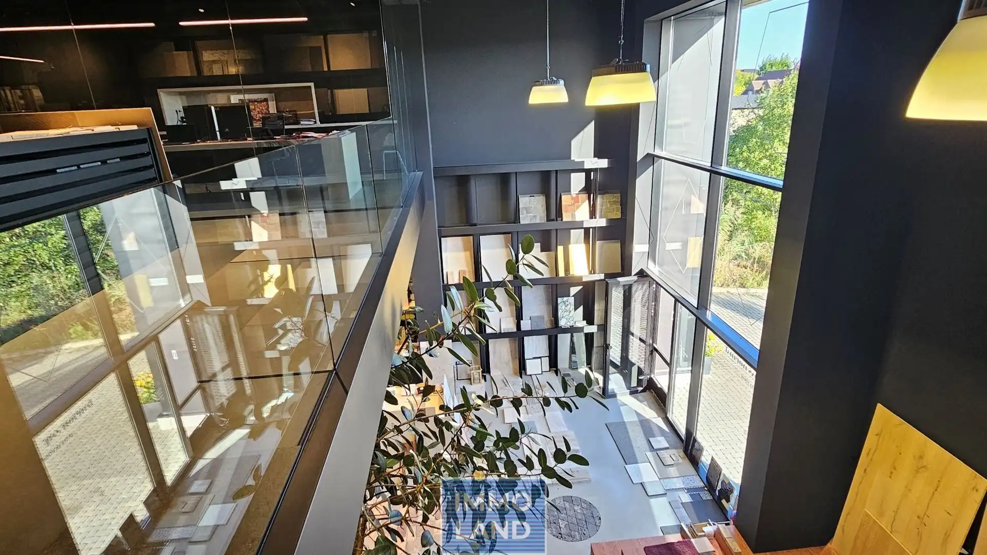 Knap en modern ingericht industriegebouw met een bijzonder karakter, gelegen net buiten het centrum van Diepenbeek en met een vlotte verbinding naar de E313, Genk en Kortessem. foto 8