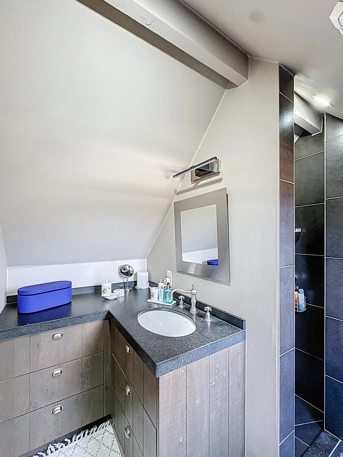 Super gezellig duplex appartement met 1 grote en 1 kleine slaapkamer, groot terras en garage foto 13