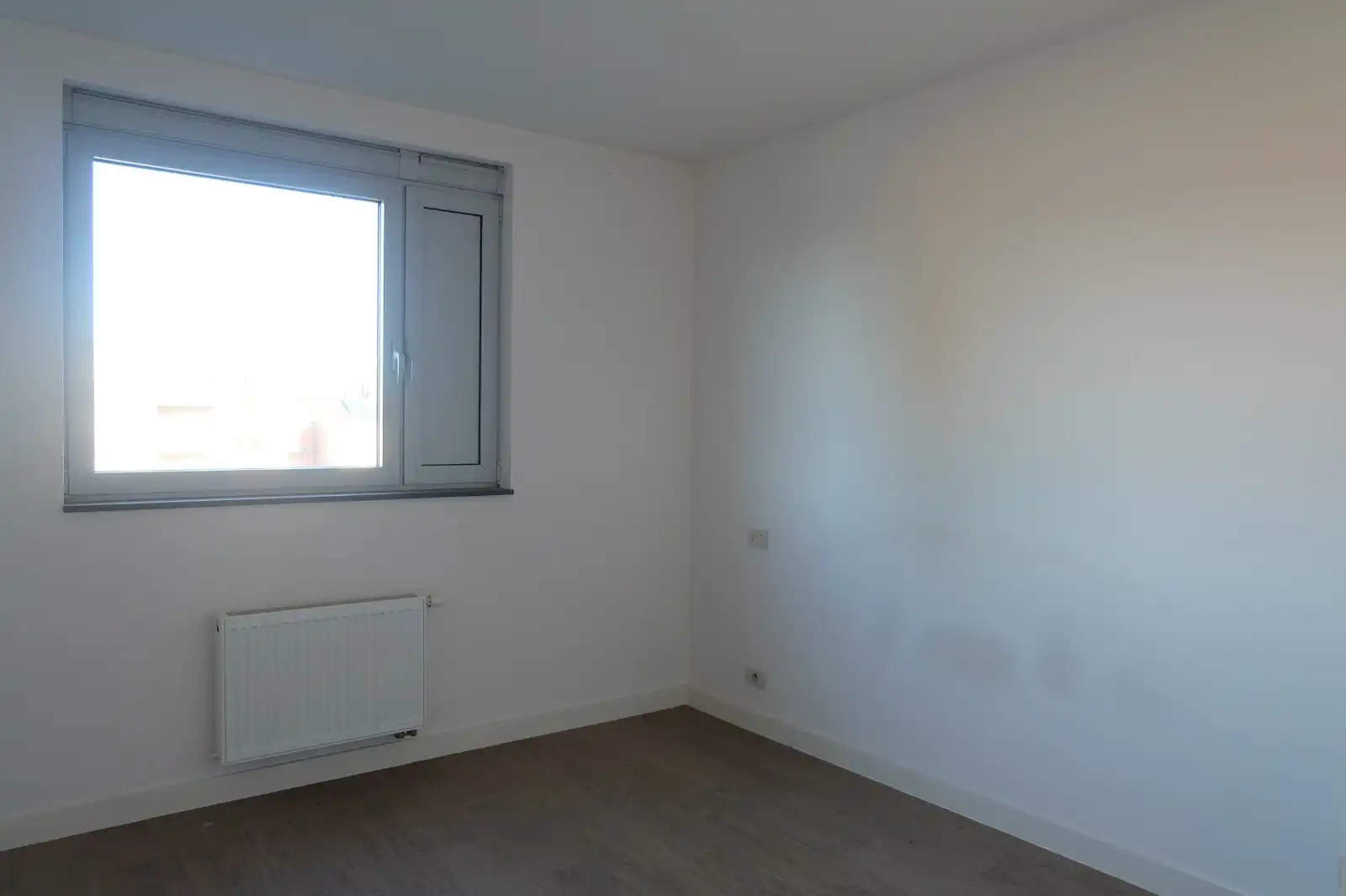 Ruim  3-slaapkamerappartement in hartje Waregem te huur foto 9