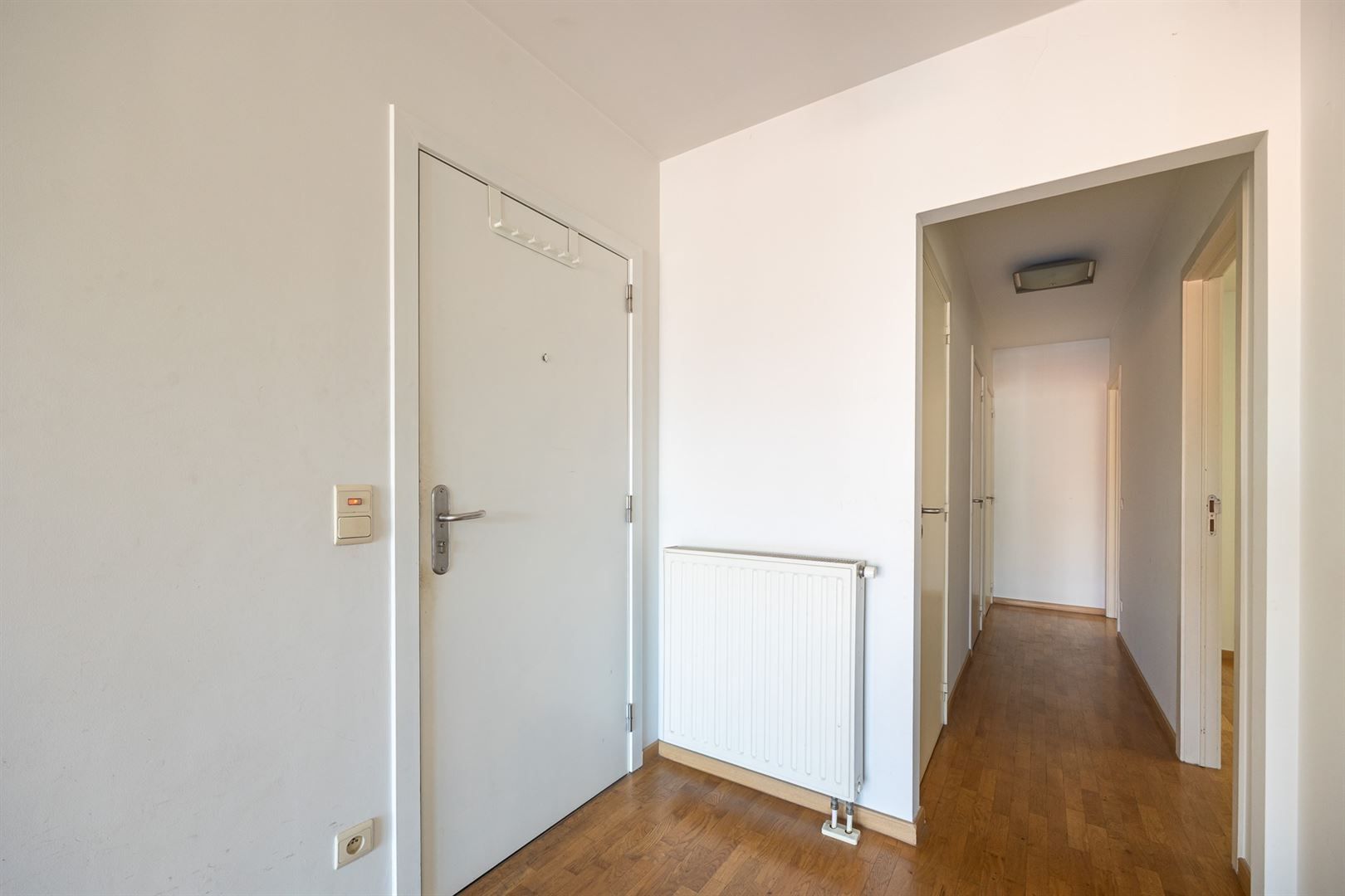 Ruim, lichtrijk appartement met terras en wijds, open zicht. foto 13