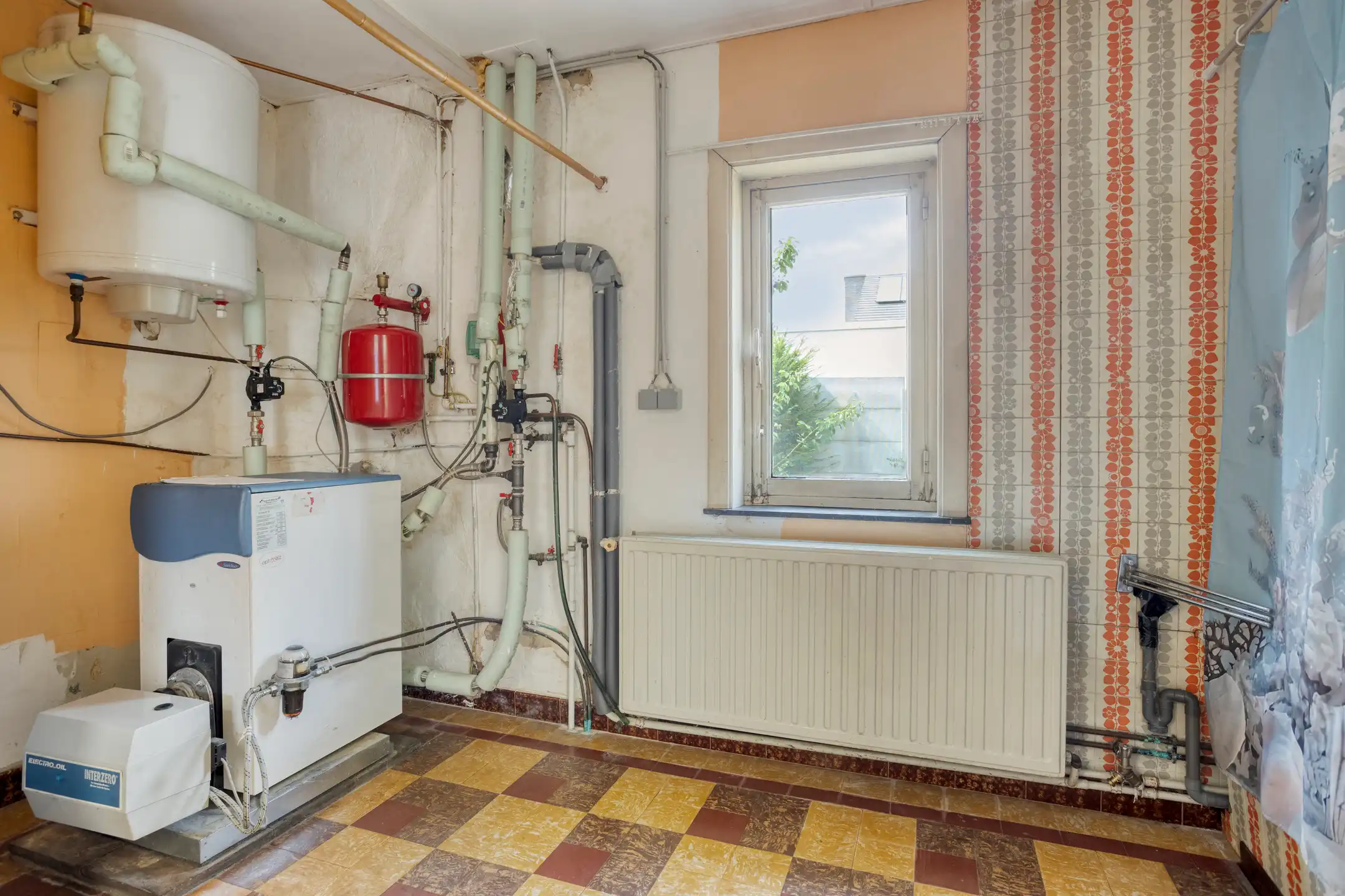 Goed gelegen woning met veel potentieel  foto 16