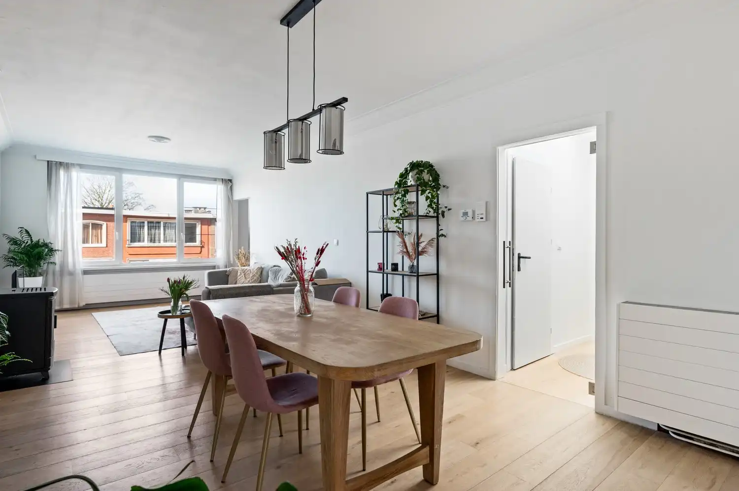 Charmant 2-slaapkamerappartement met terras in een rustige straat te Deurne foto {{pictureIndex}}