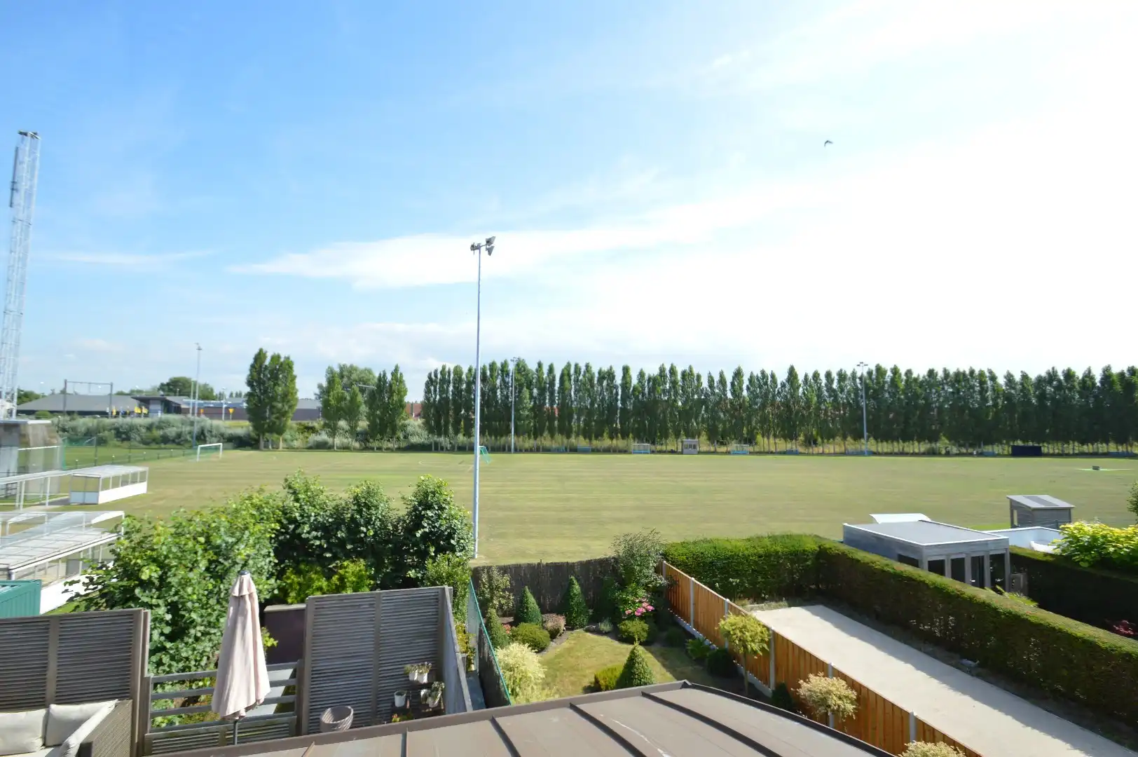 Prachtige woning met dubbele garage en tuin  foto 13