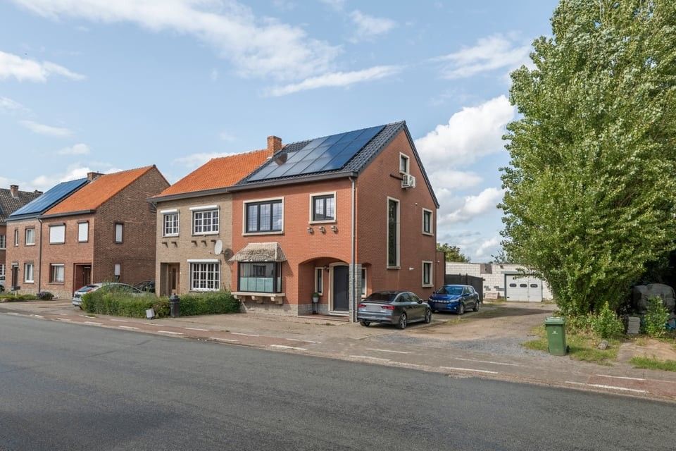 GERENOVEERDE GEZINSWONING MET RUIME LOODS IN SINT-TRUIDEN foto 2