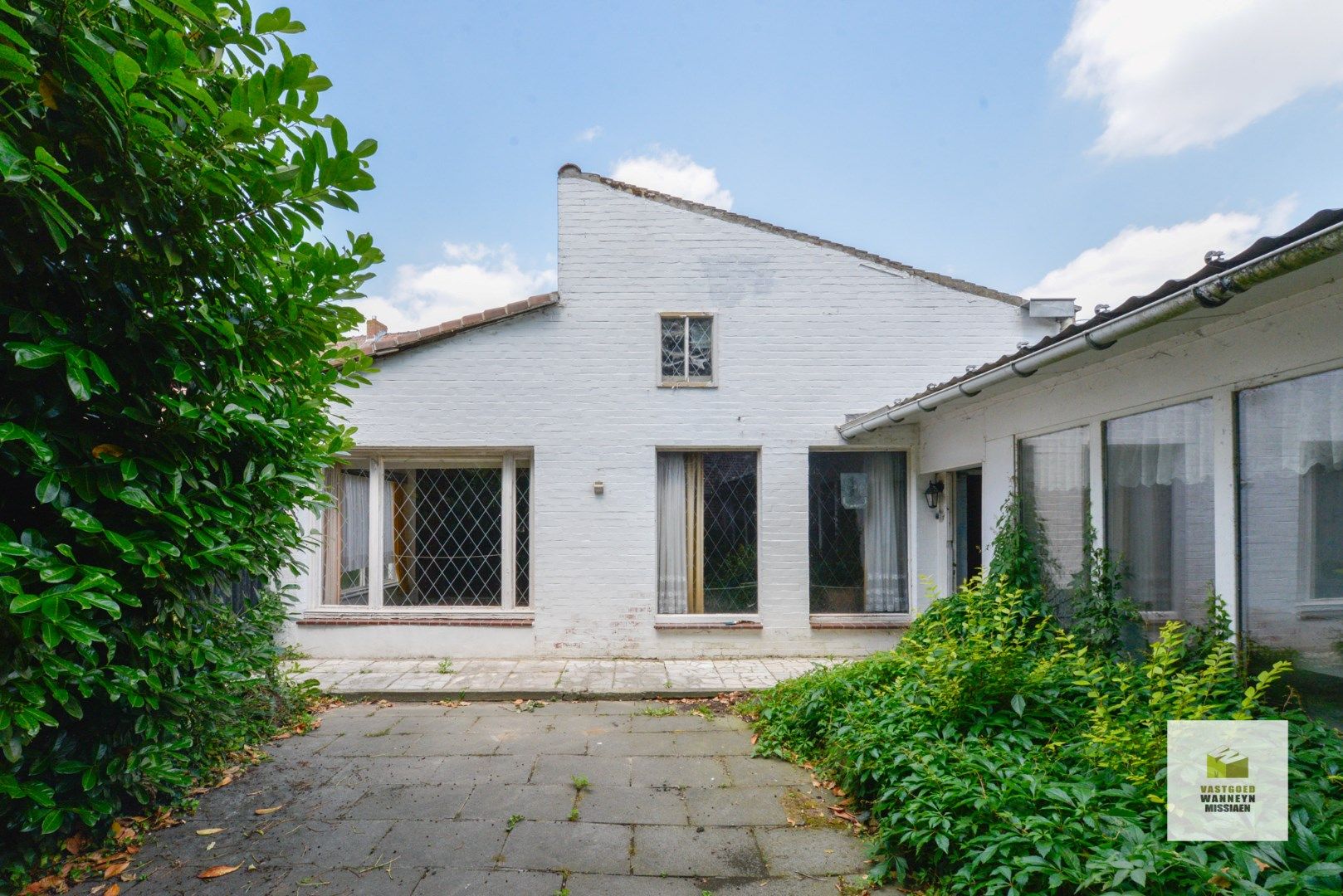 Karaktervolle, te renoveren woning met 3 slaapkamers, diepe tuin, garage met uitweg. foto 8