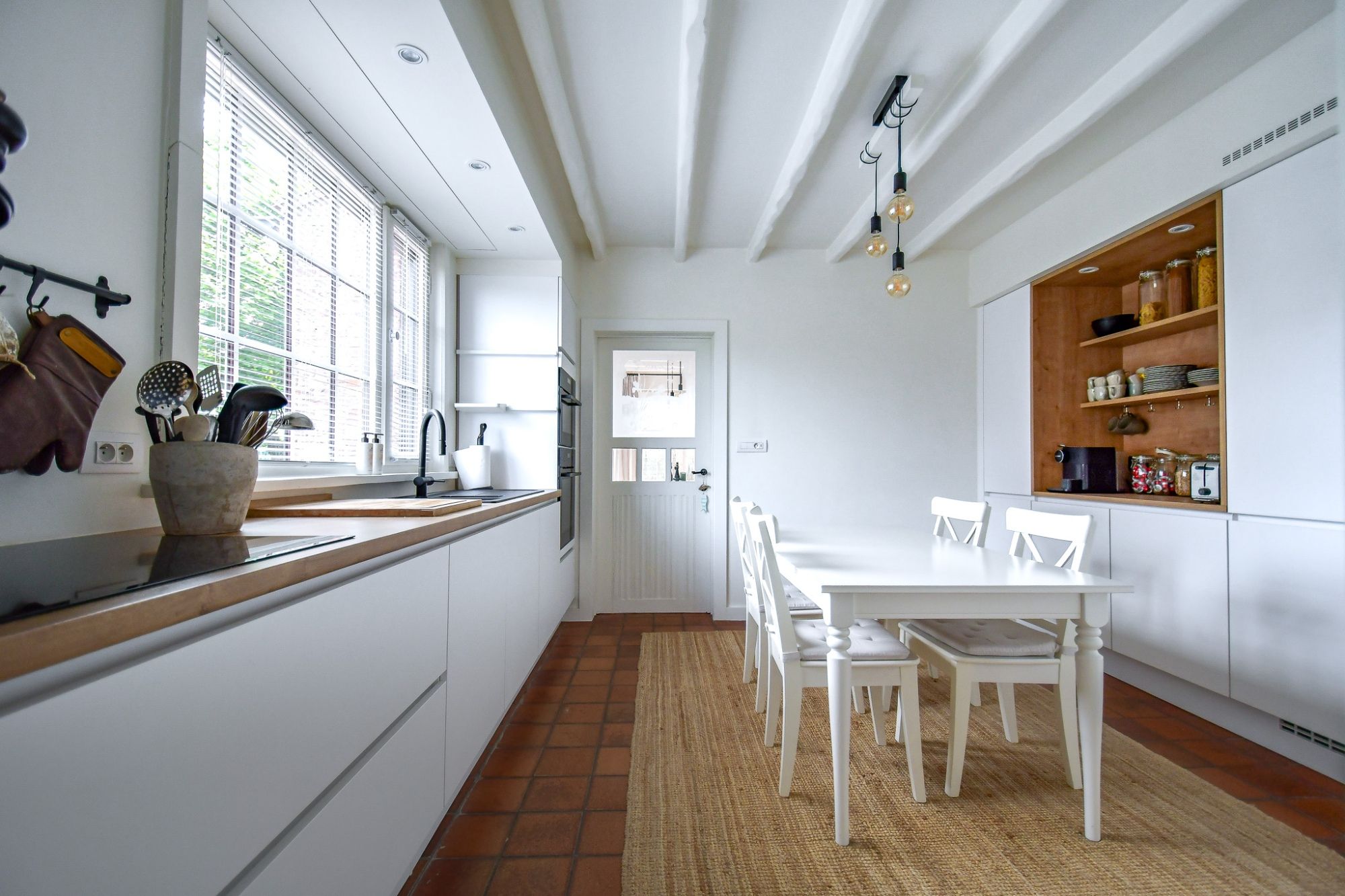 IN EEN GROENE OMGEVING GELEGEN CHARMANTE VILLA met GARAGE & TUIN foto 5