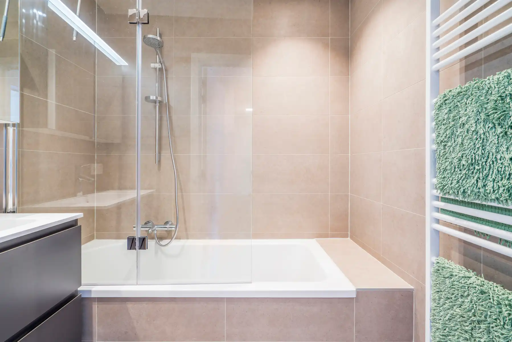 Prachtig 3-slaapkamerappartement met frontaal zeezicht foto 7