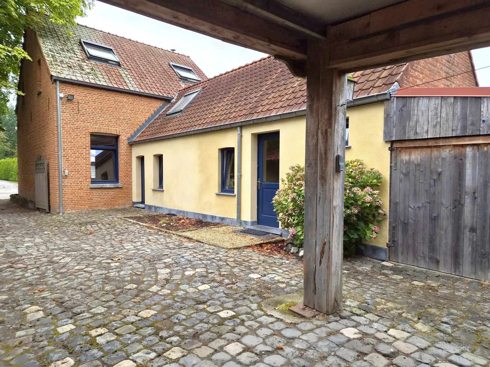 Charmante instapklare woning met grote tuin  foto 2