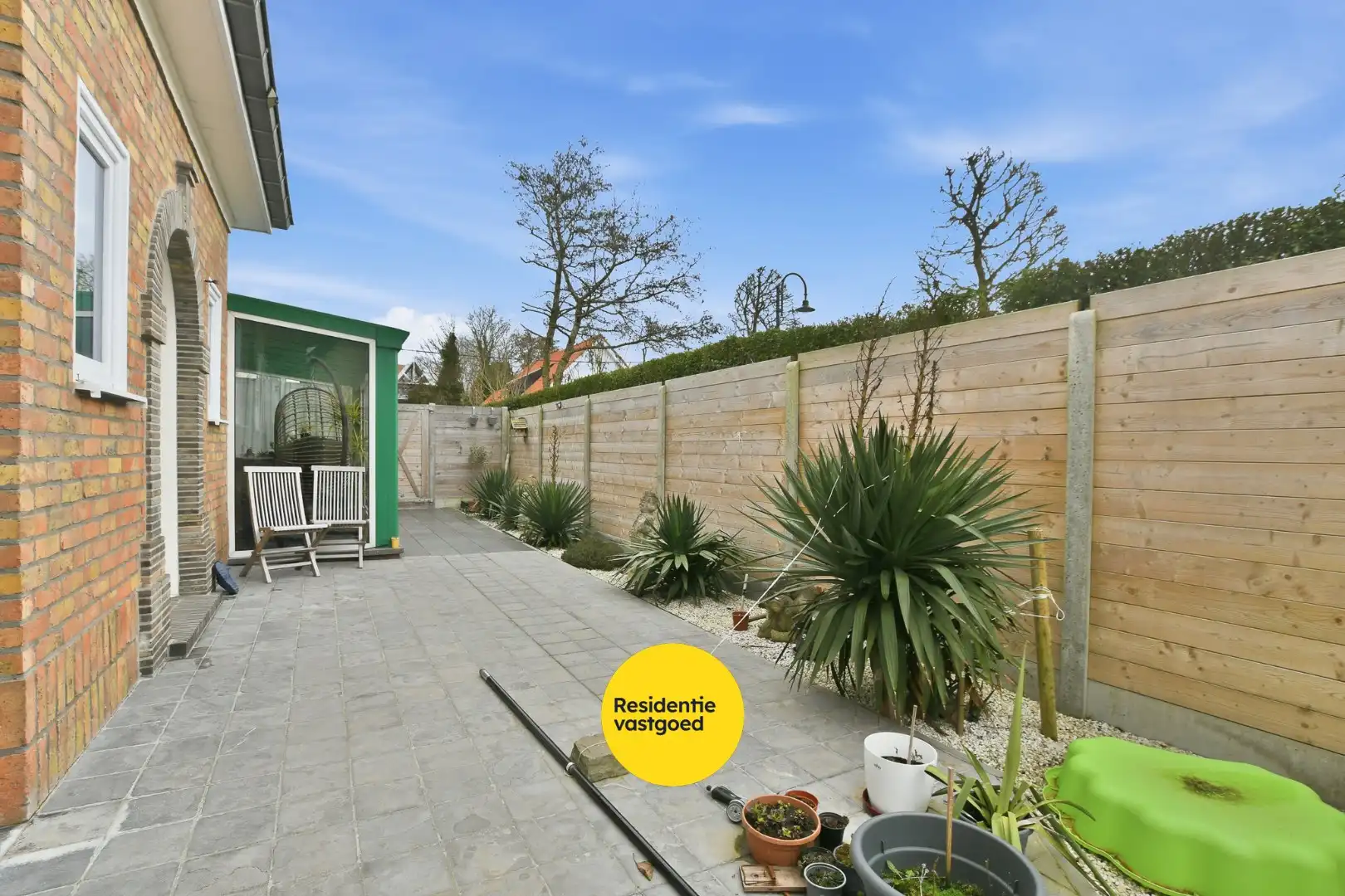 Instapklare en volledig gerenoveerde bungalow met 3 slaapkamers, tuin en garage vlak bij bos en centrum van De Haan foto 25