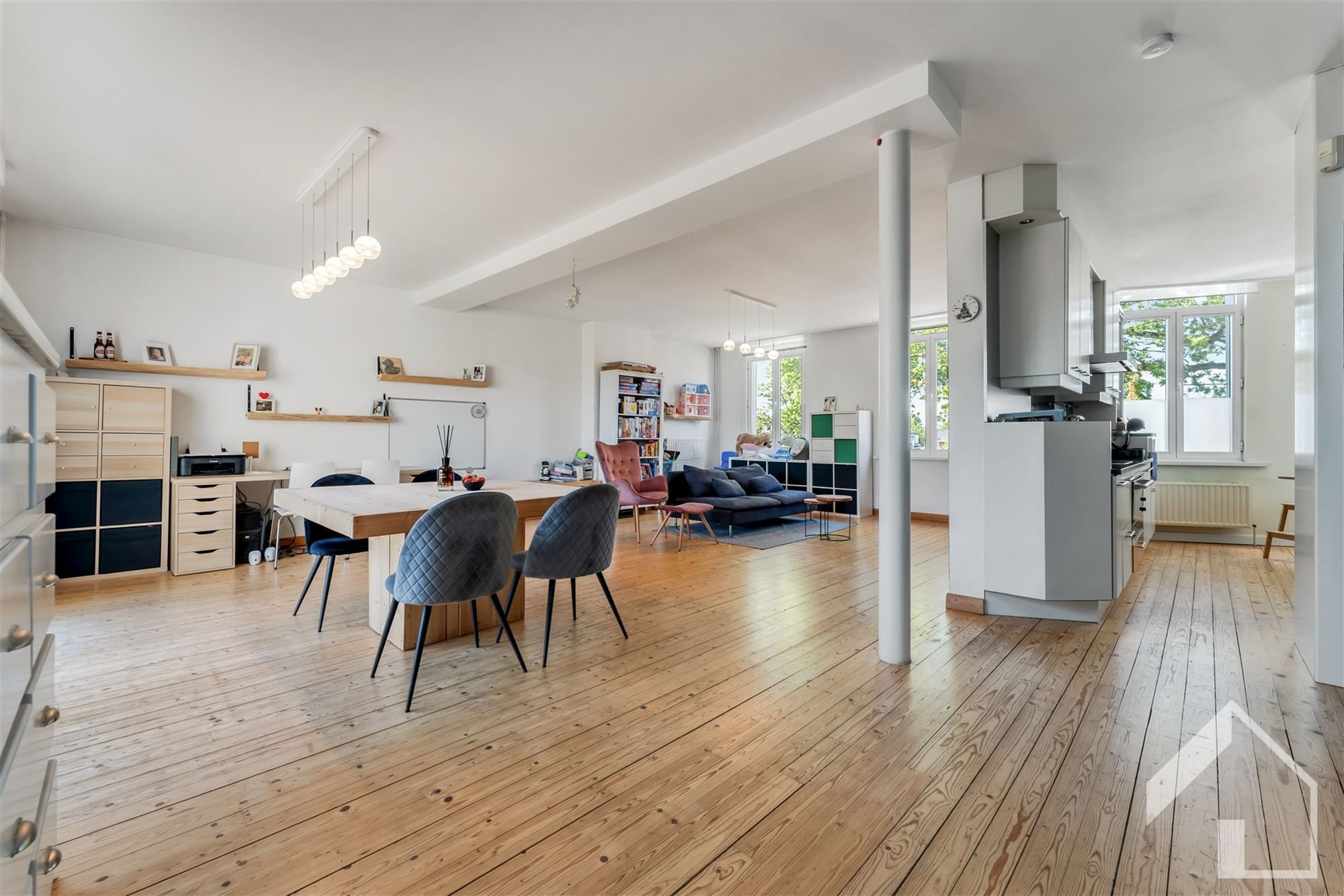 Polyvalente woning in het centrum van Broechem met mogelijkheid tot uitbating van een handelszaak (of vrij beroep) foto 6