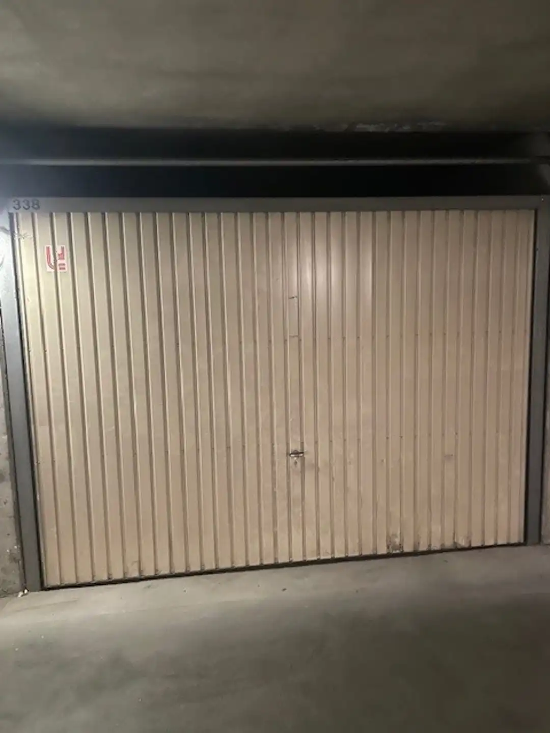 Overdekte parkeerplaats foto 3