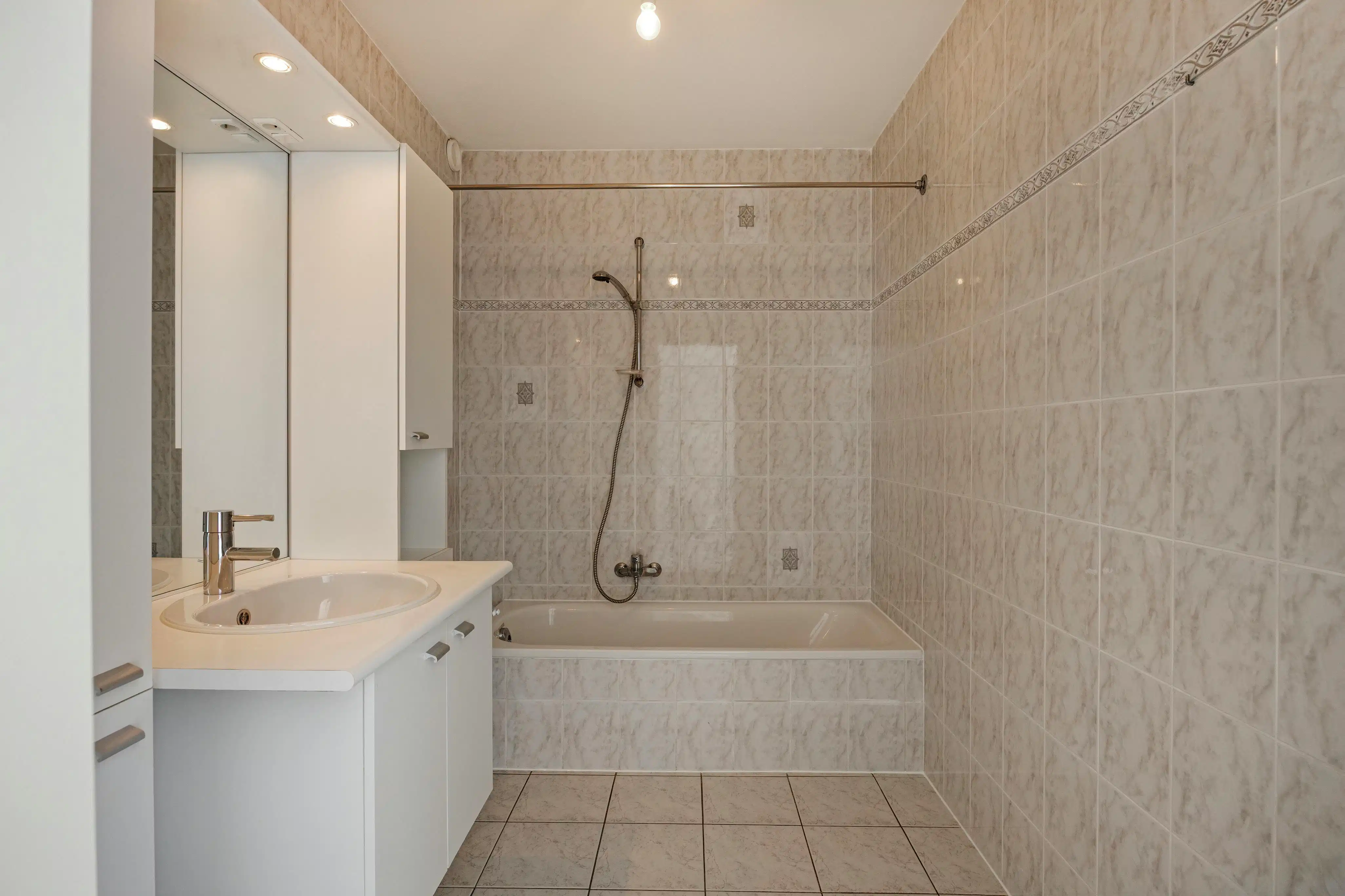 Lichtrijk appartement met terras te koop op Linkeroever foto 12
