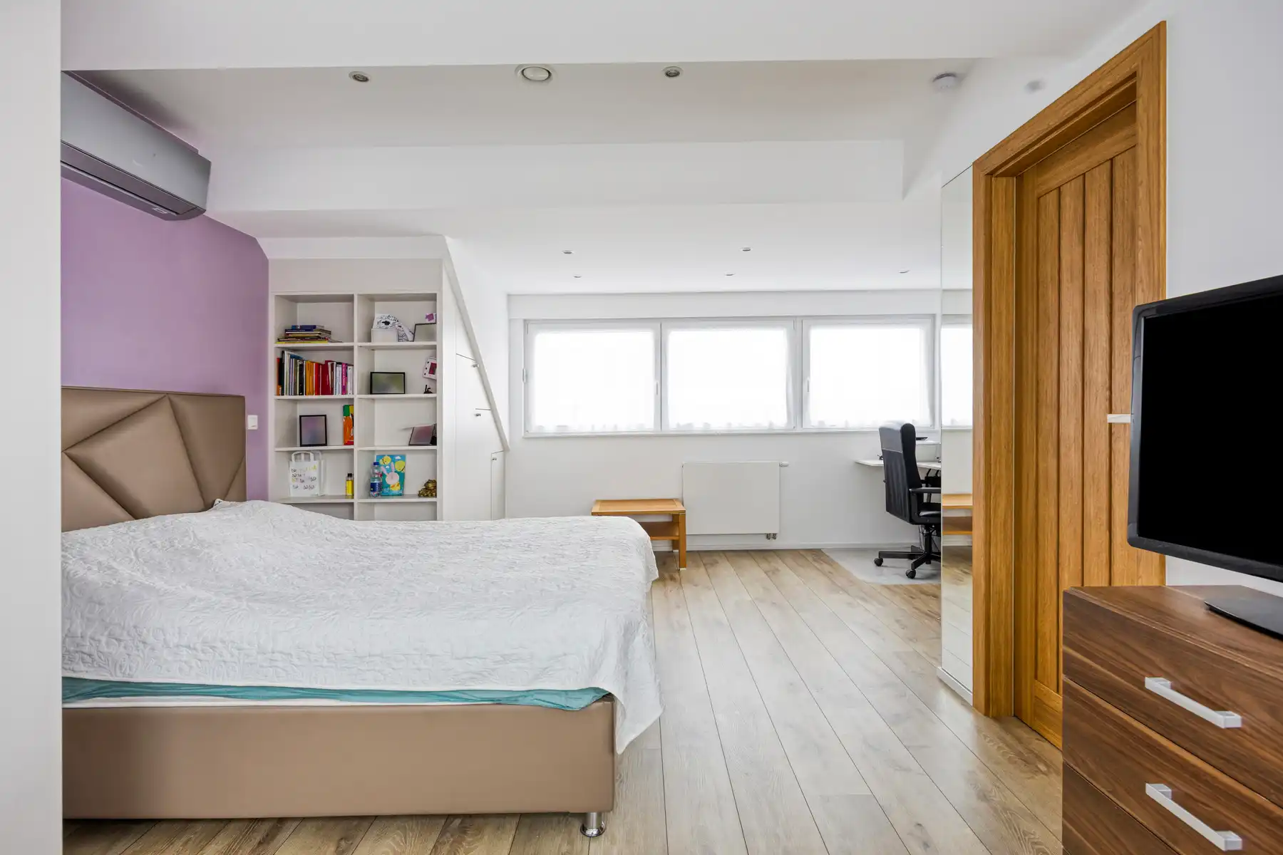 Gerenoveerde woning met 3 slaapkamers, 2 badkamers en garage foto 16