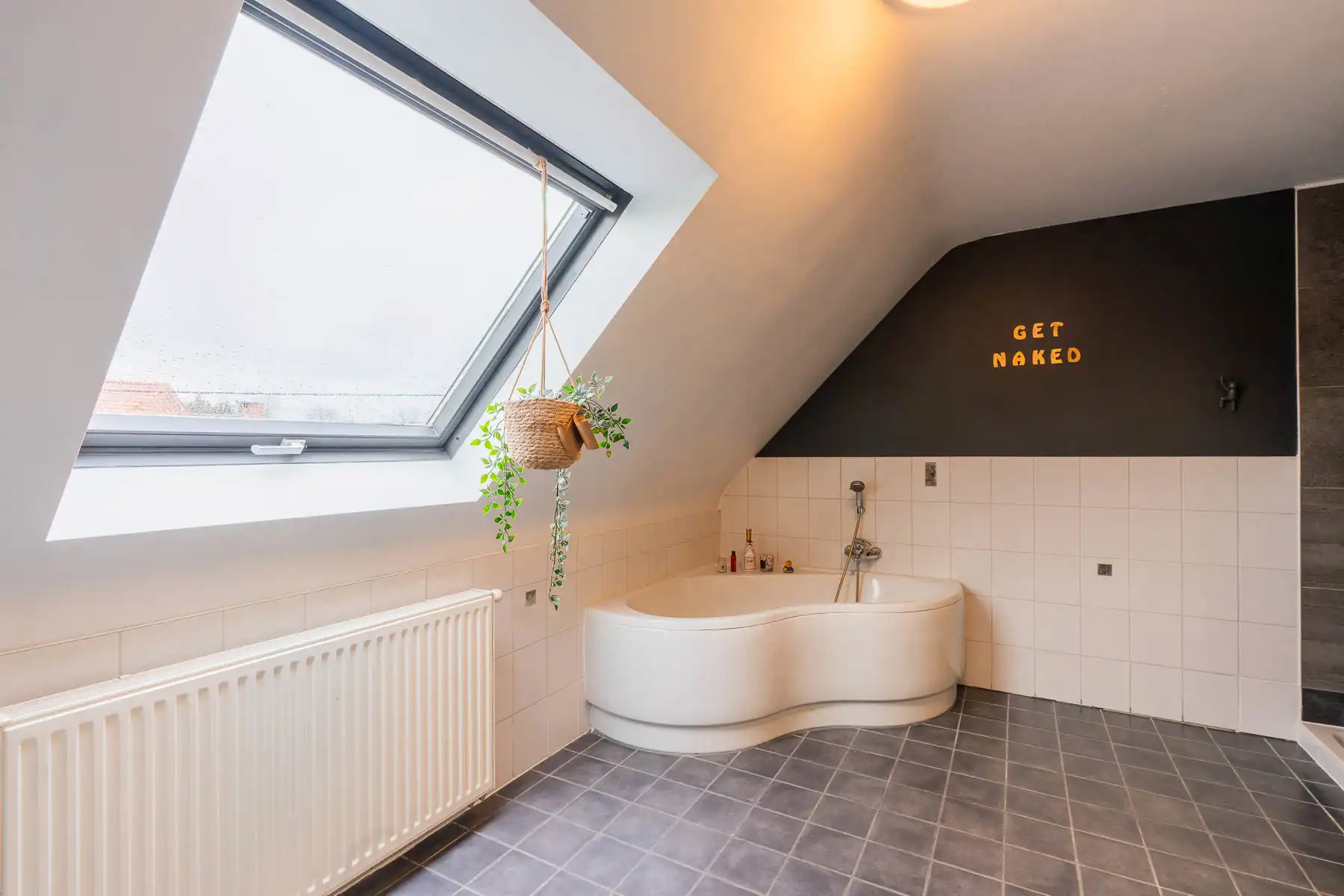 Ruime en moderne open bebouwing met prachtige tuin foto 18