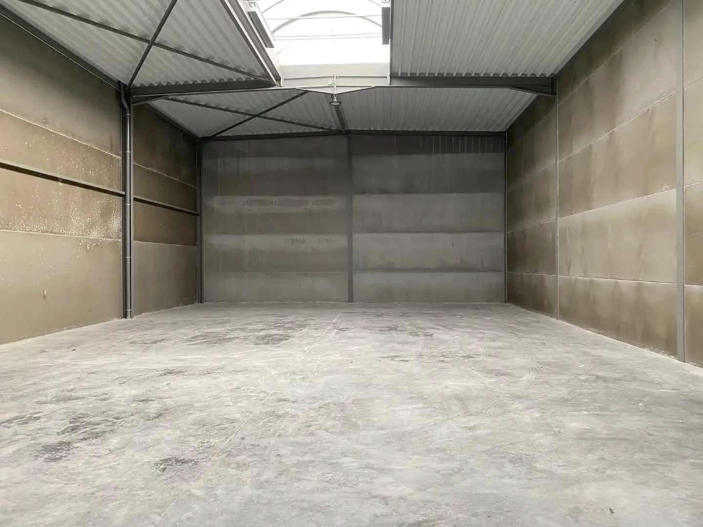 Nieuwbouw KMO-unit 287 m² (C6)  met 3 privatieve parkeerplaatsen per unit TE KOOP te Waregem. foto 7