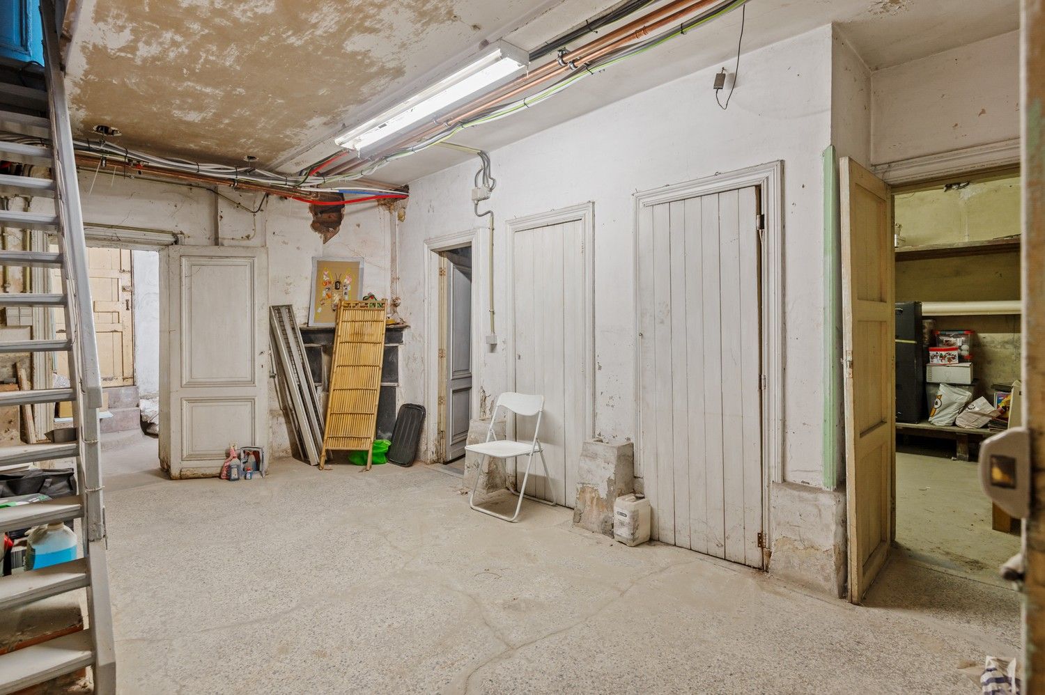 Ruime halfopen woning met 4 à 6 SLPKS, apart kantoor en een groot magazijn in Mortsel! foto 12