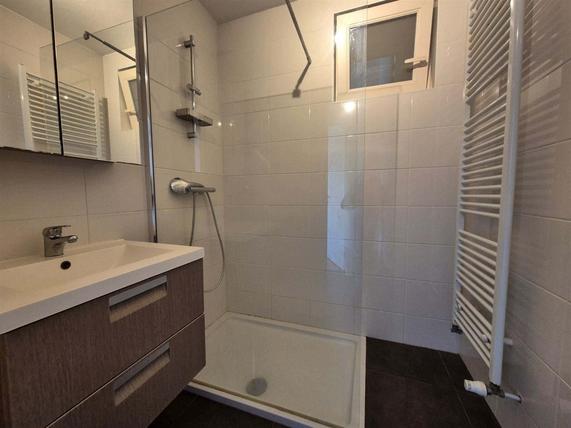 Instapklaar gerenoveerd appartement op gunstige locatie. foto 23