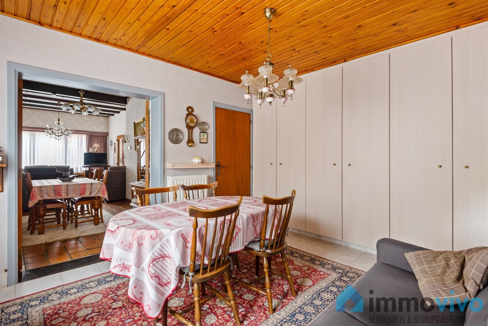 Leuke woning met renovatiepotentieel nabij het centrum foto 10