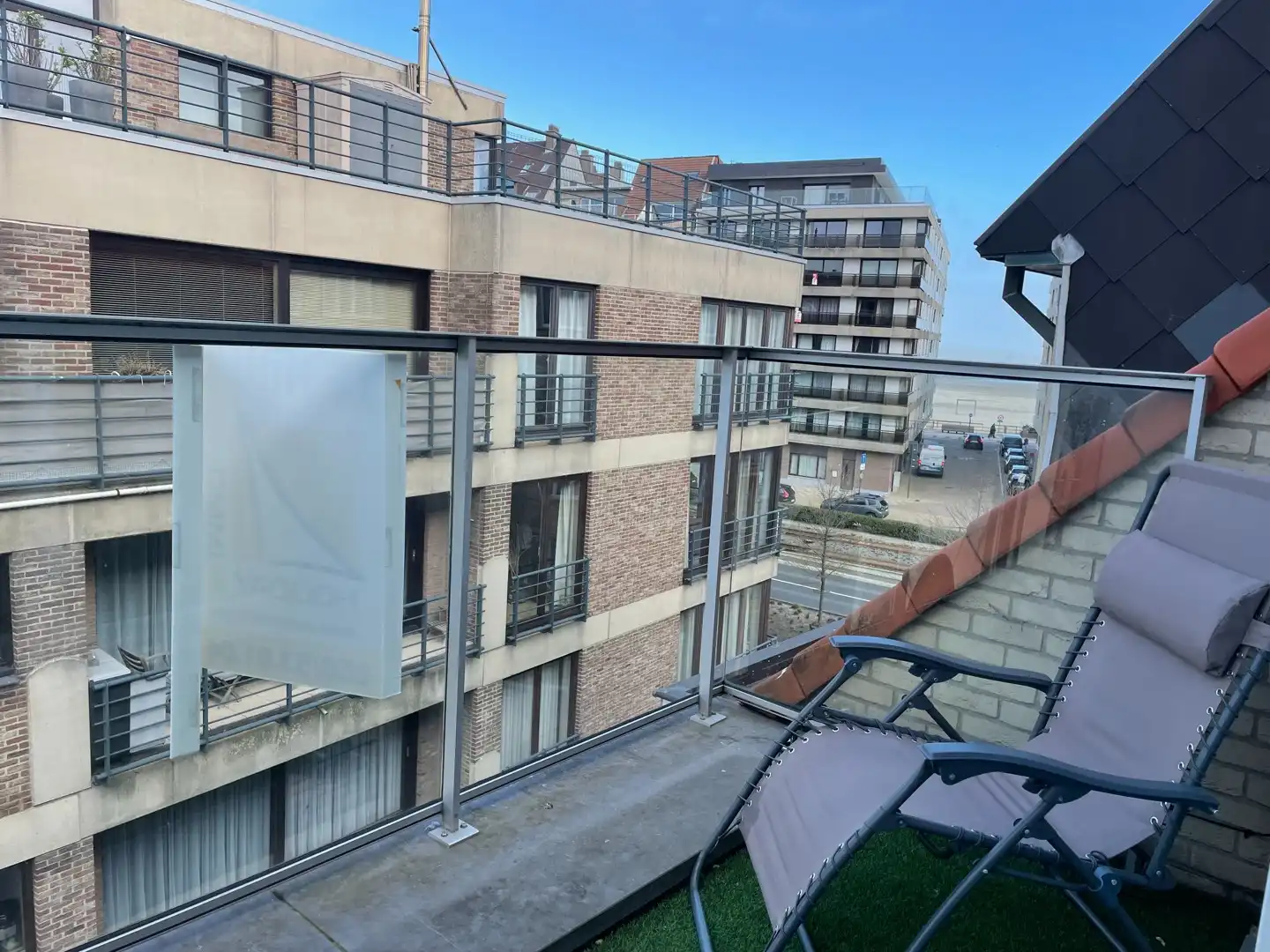 Ruim duplexappartement nabij de zeedijk in een recent gebouw foto {{pictureIndex}}