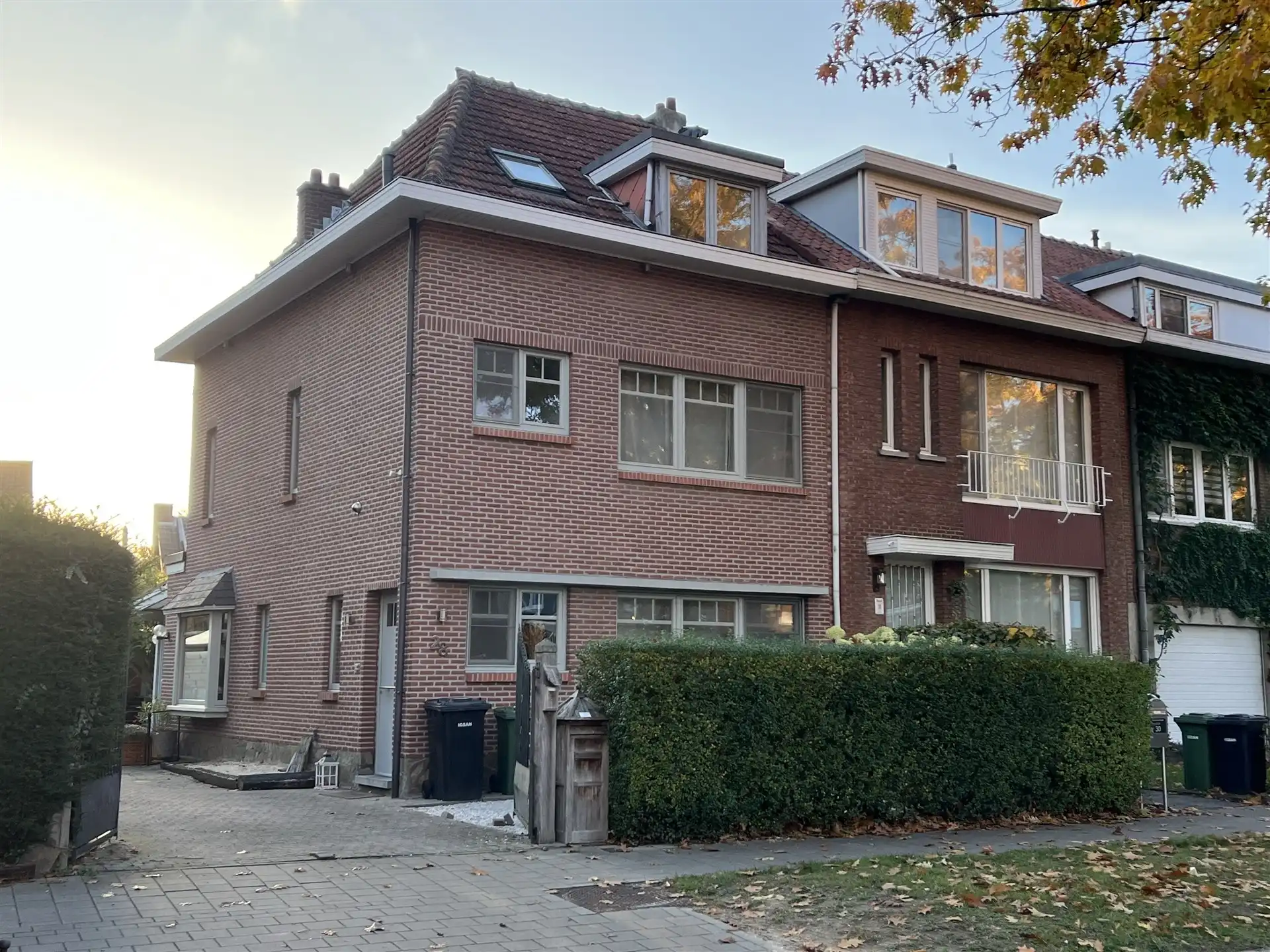 Hoofdfoto van de publicatie: Halfopen bebouwing met garage en tuin