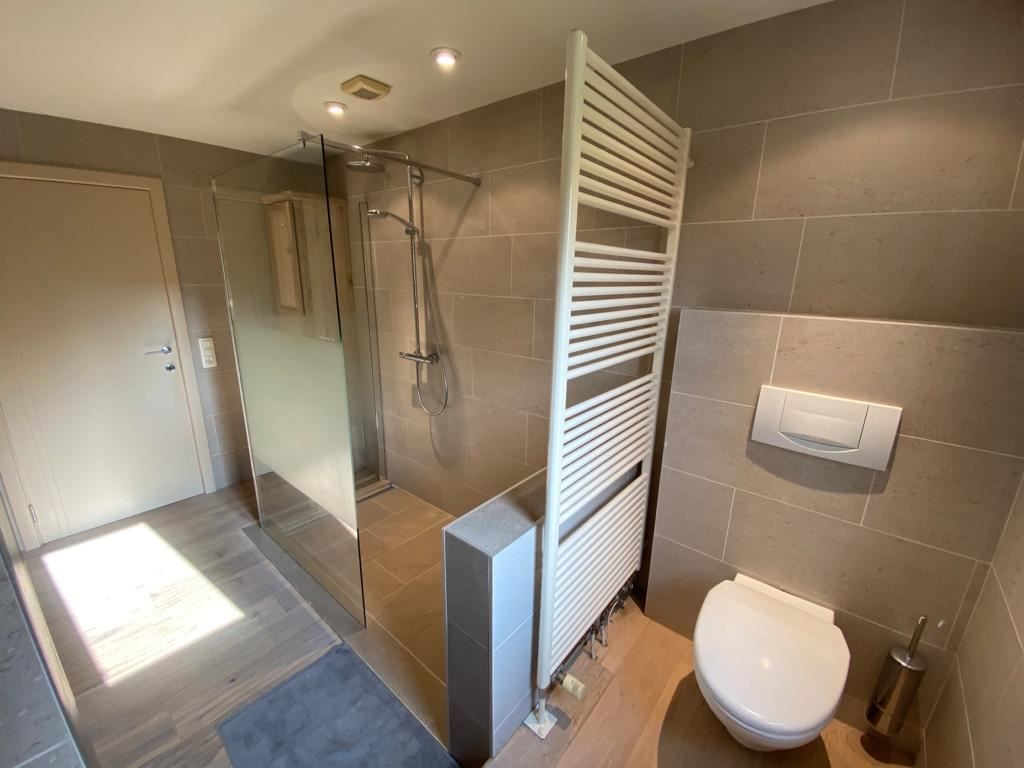 Leuk gelegen 2-slaapkamerappartement foto 10