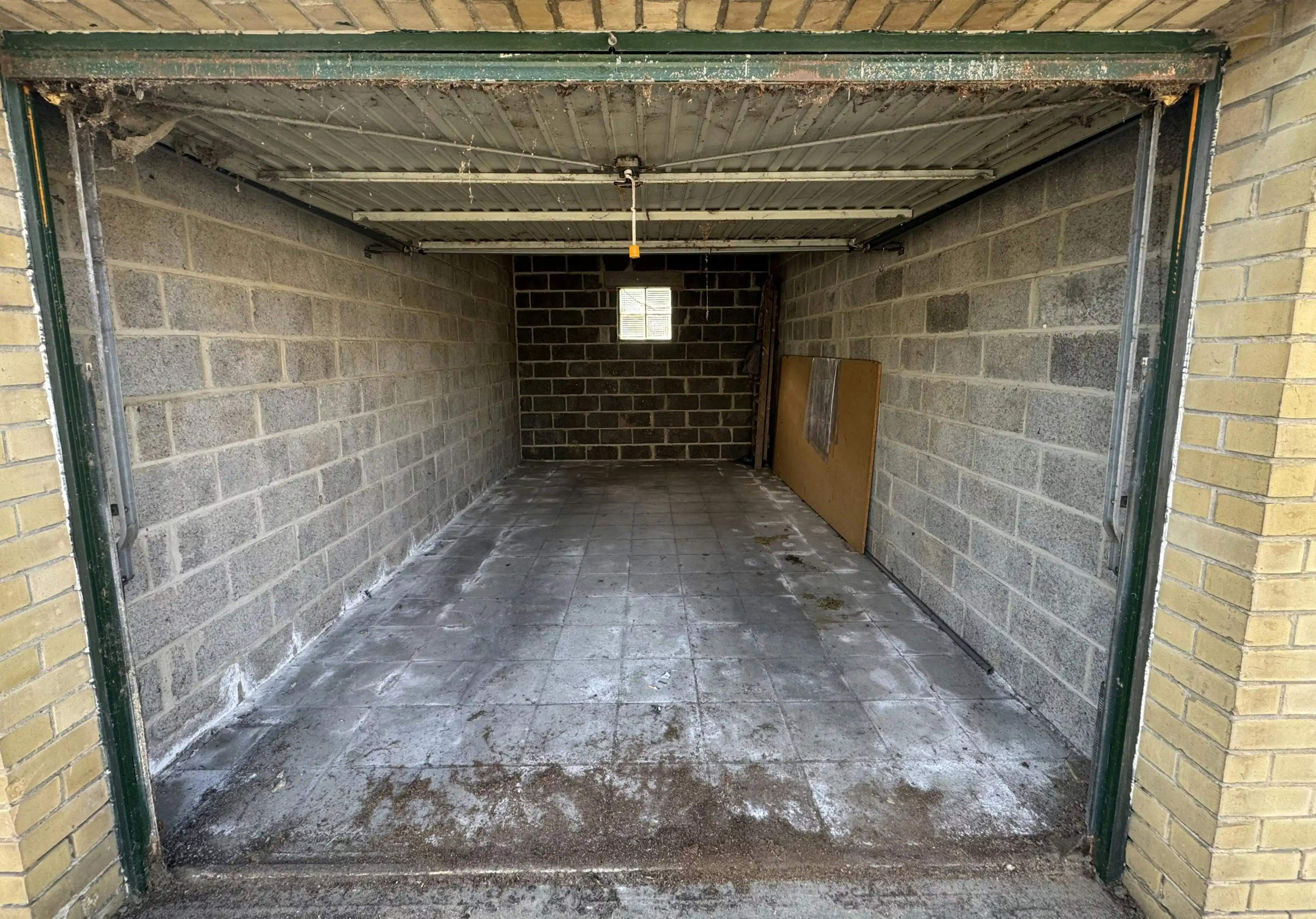 Garagebox te koop in Roeselare foto 3