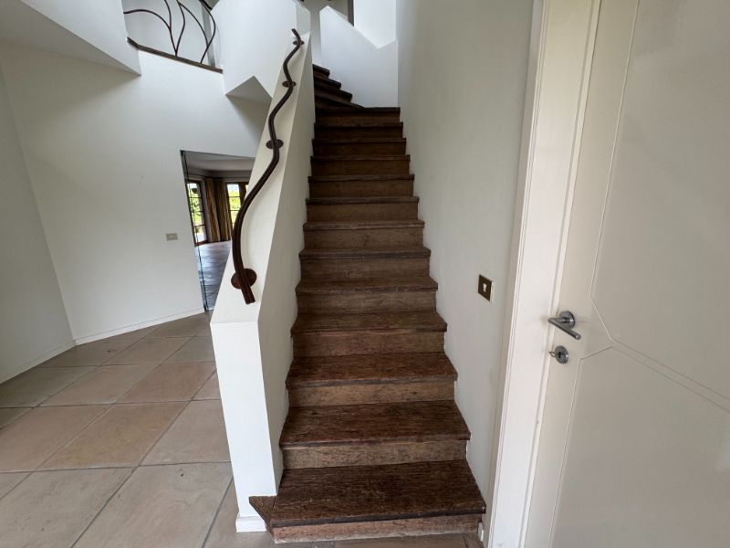 TE HUUR villa in rustige buurt foto 20