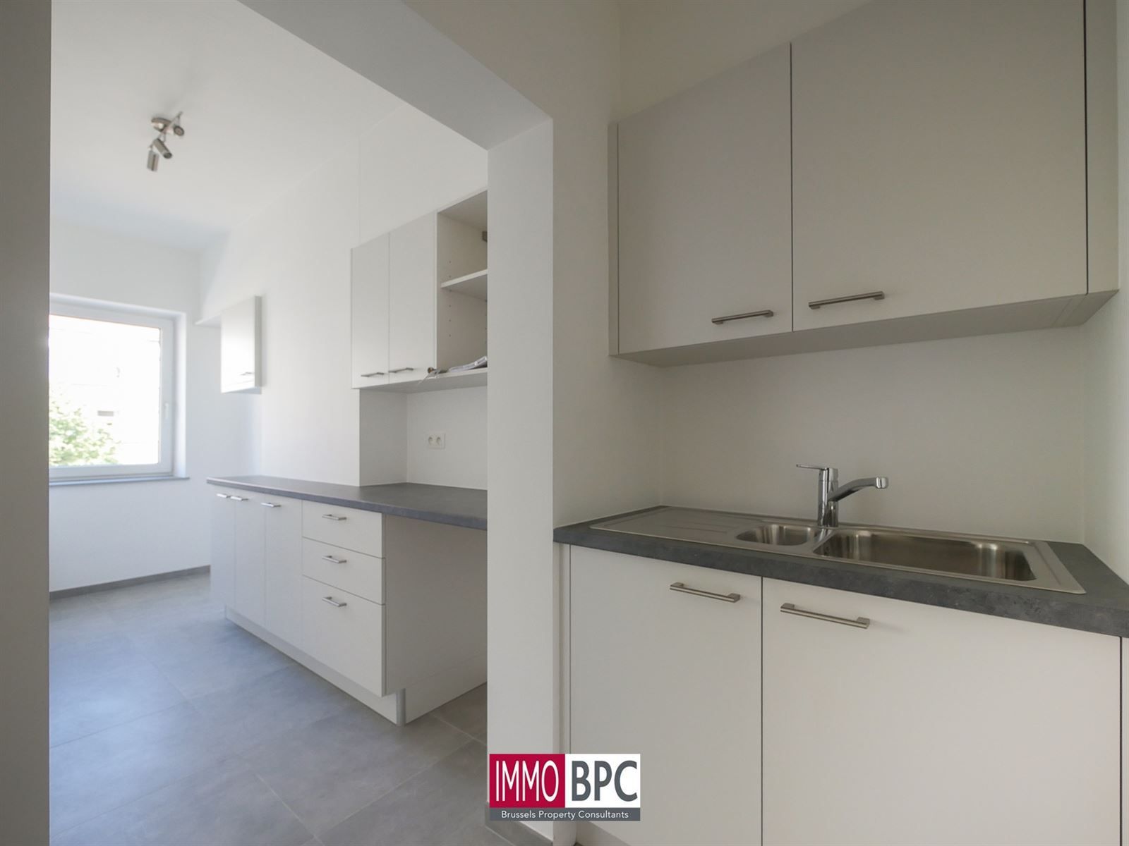 Gerenoveerd appartement met 2 slaapkamers foto 4