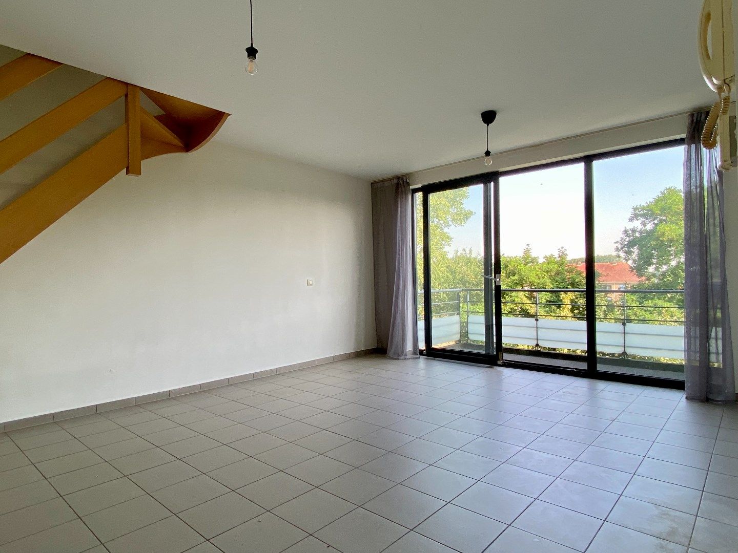 Duplex appartement te huur in Sint-Kruis op 3de verdieping!  foto 2