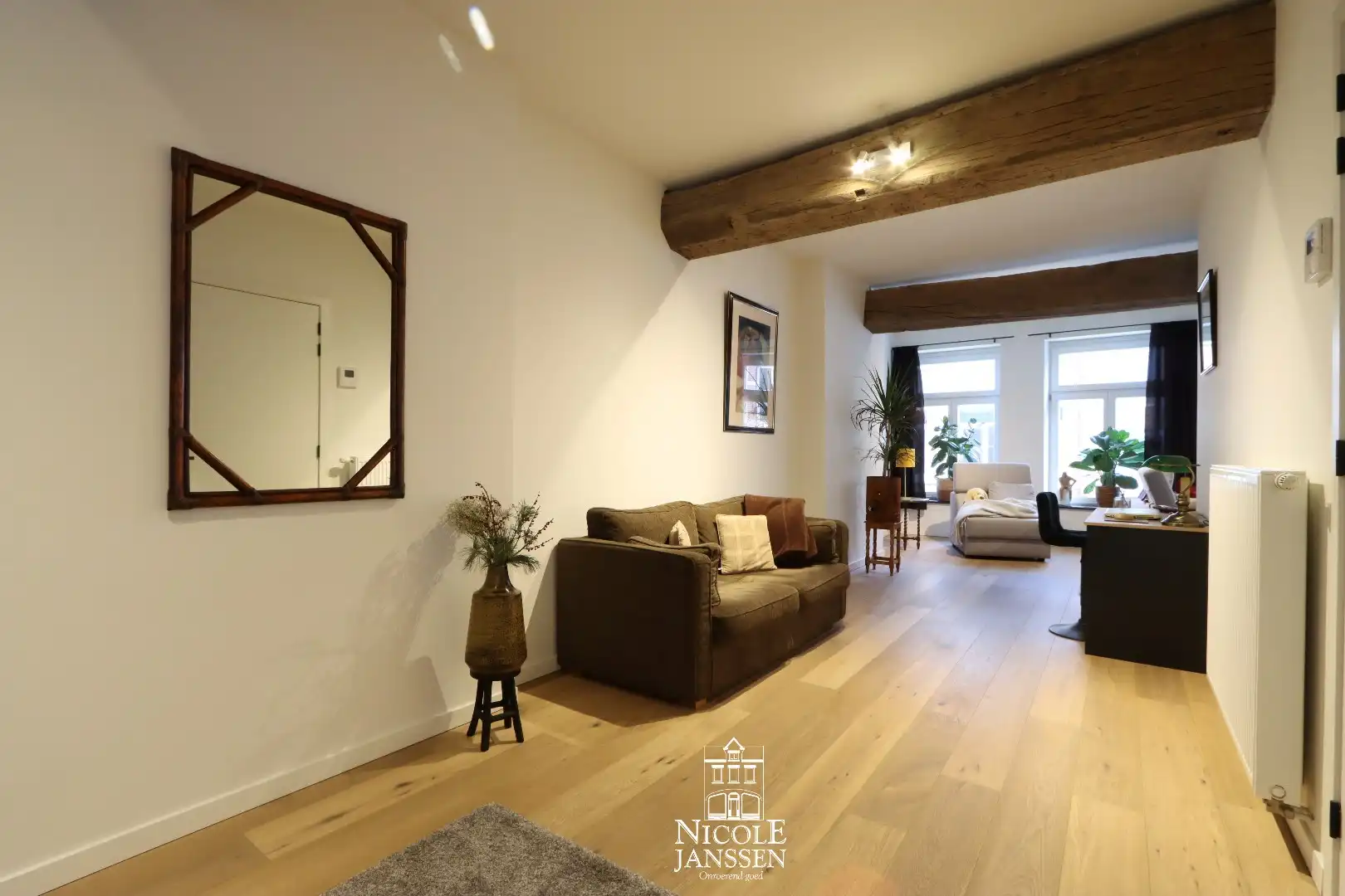 Trendy appartement met gezellig binnenterras en lift in het hartje van Maaseik foto 2