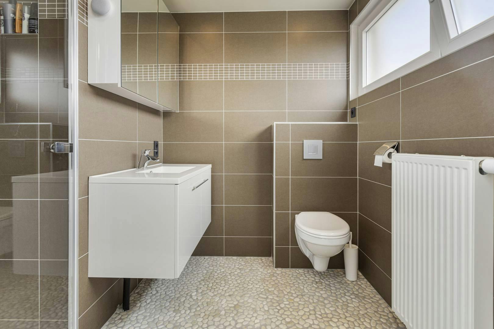 Lichtrijk en instapklaar huis met tuin te koop in Heist foto 9