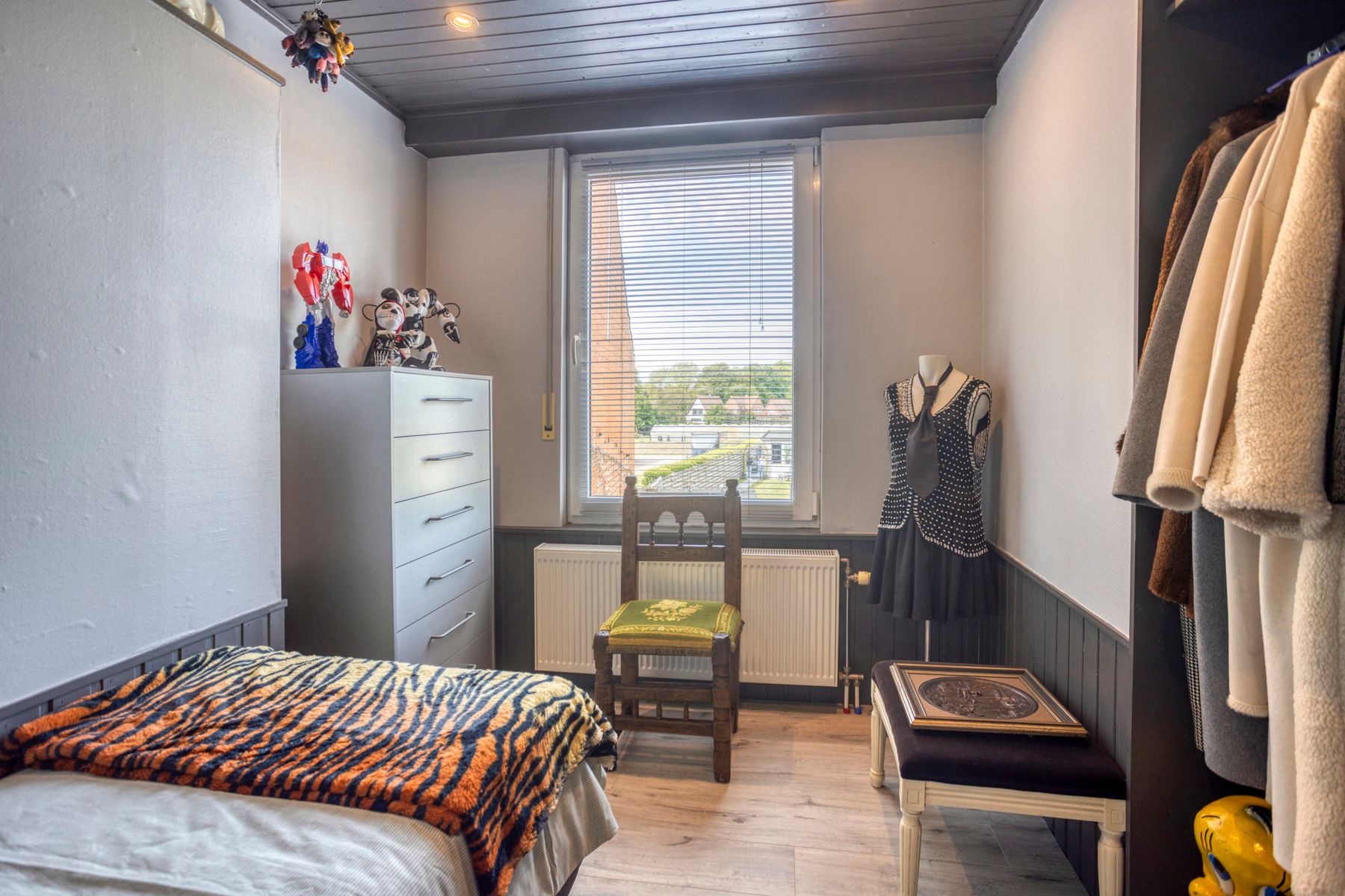 Charmante woning met ruime tuin, zwembad en garage. foto 16