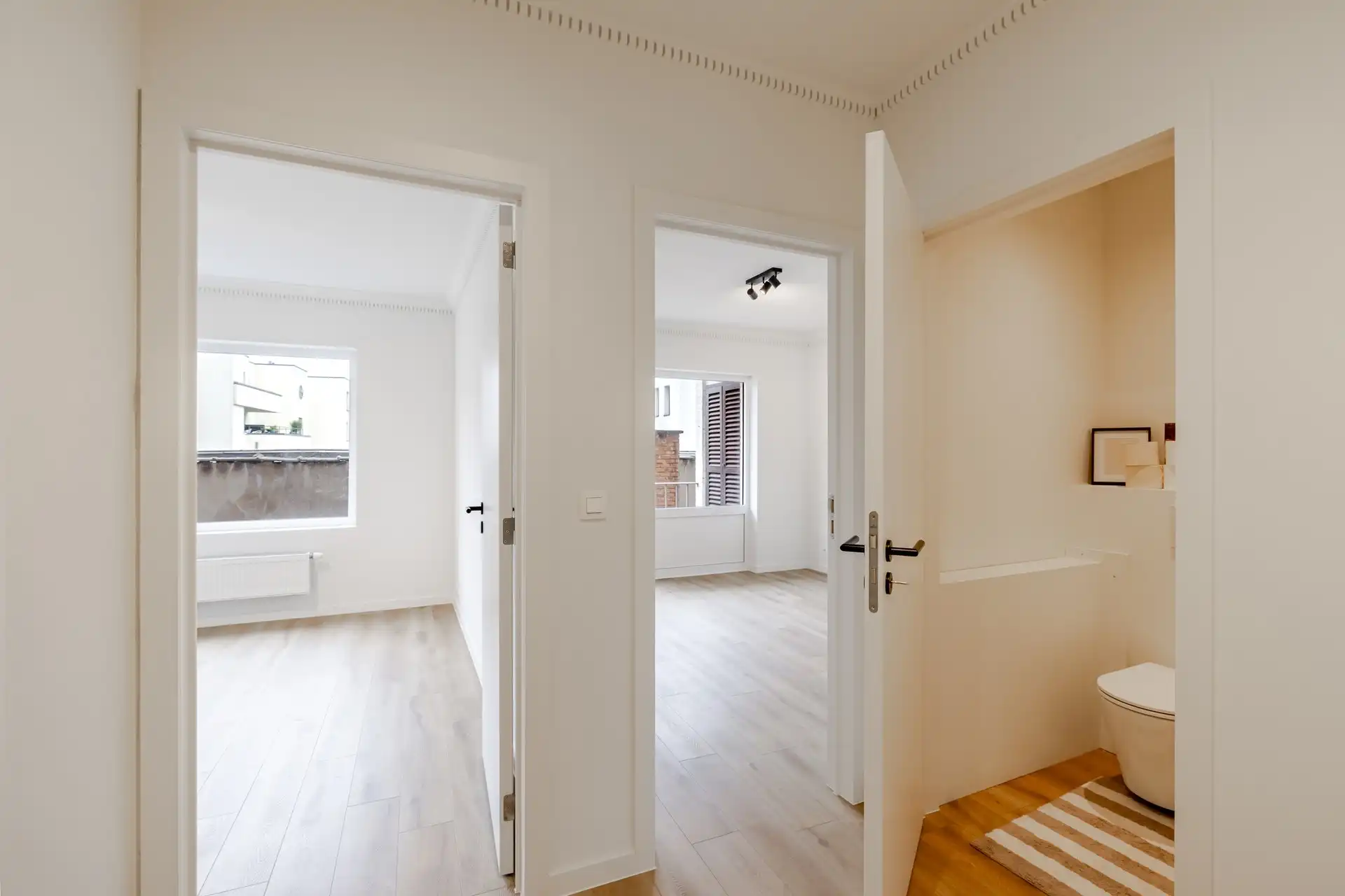Volledig gerenoveerd 2 slaapkamerappartement in hartje Aalst foto 11