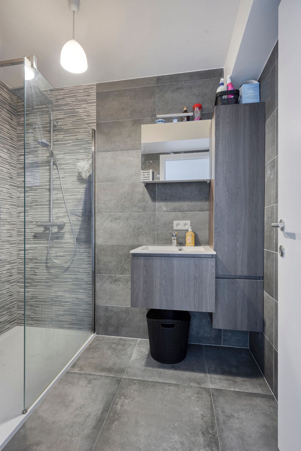 Recent appartement met 2 slaapkamers & parking foto 12