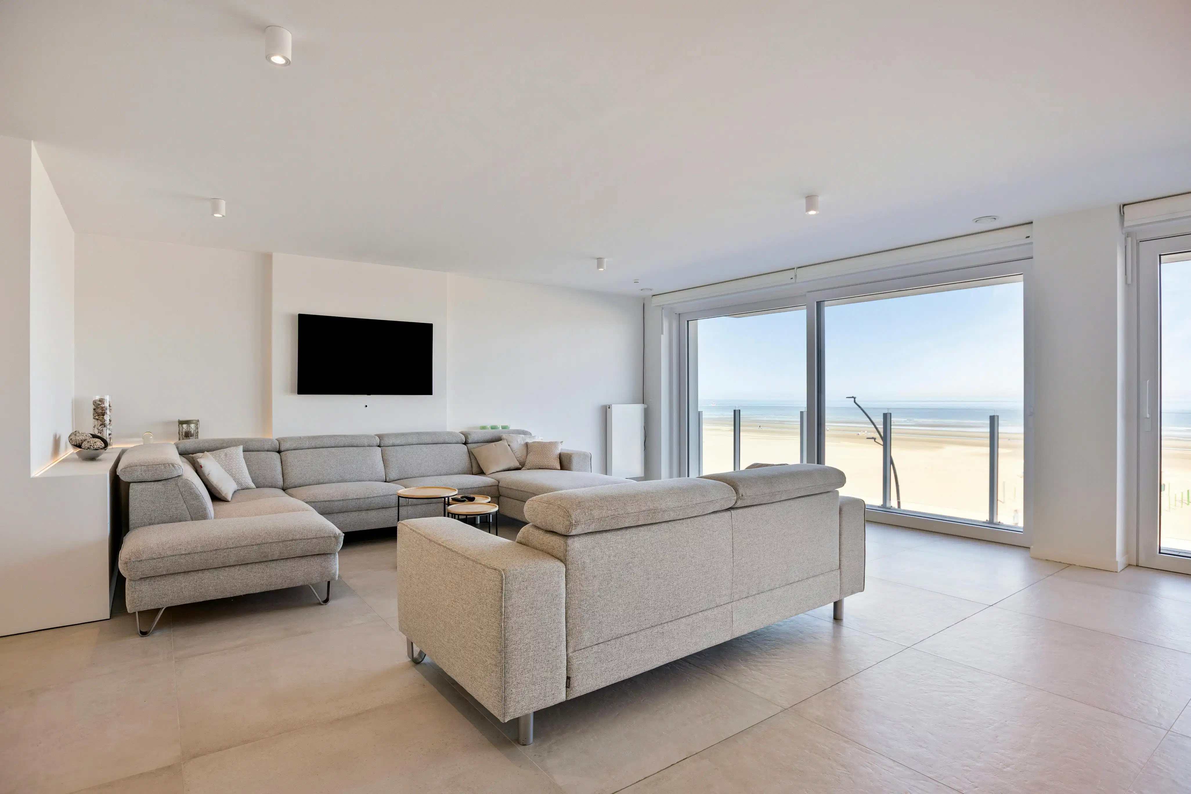 Uniek appartement met 4 slaapkamers op de Zeedijk te De Panne foto 2