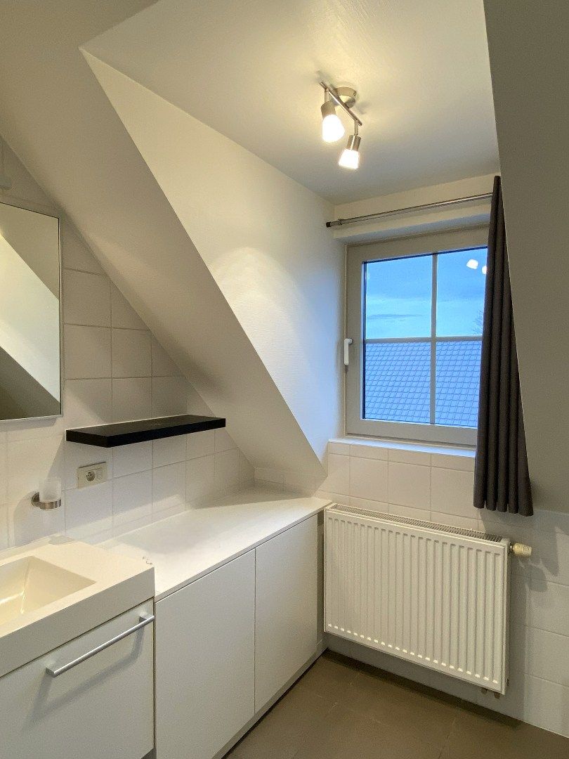 INSTAPKLAAR DAKAPPARTEMENT MET 2 SLPKS | TERRAS EN GARAGE foto 9