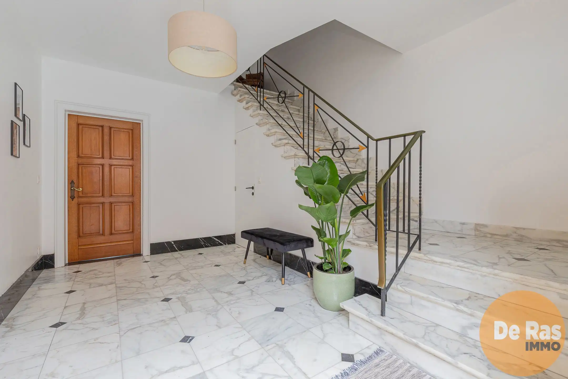 WETTEREN - Ruime instapklare woning met grote garage foto 3