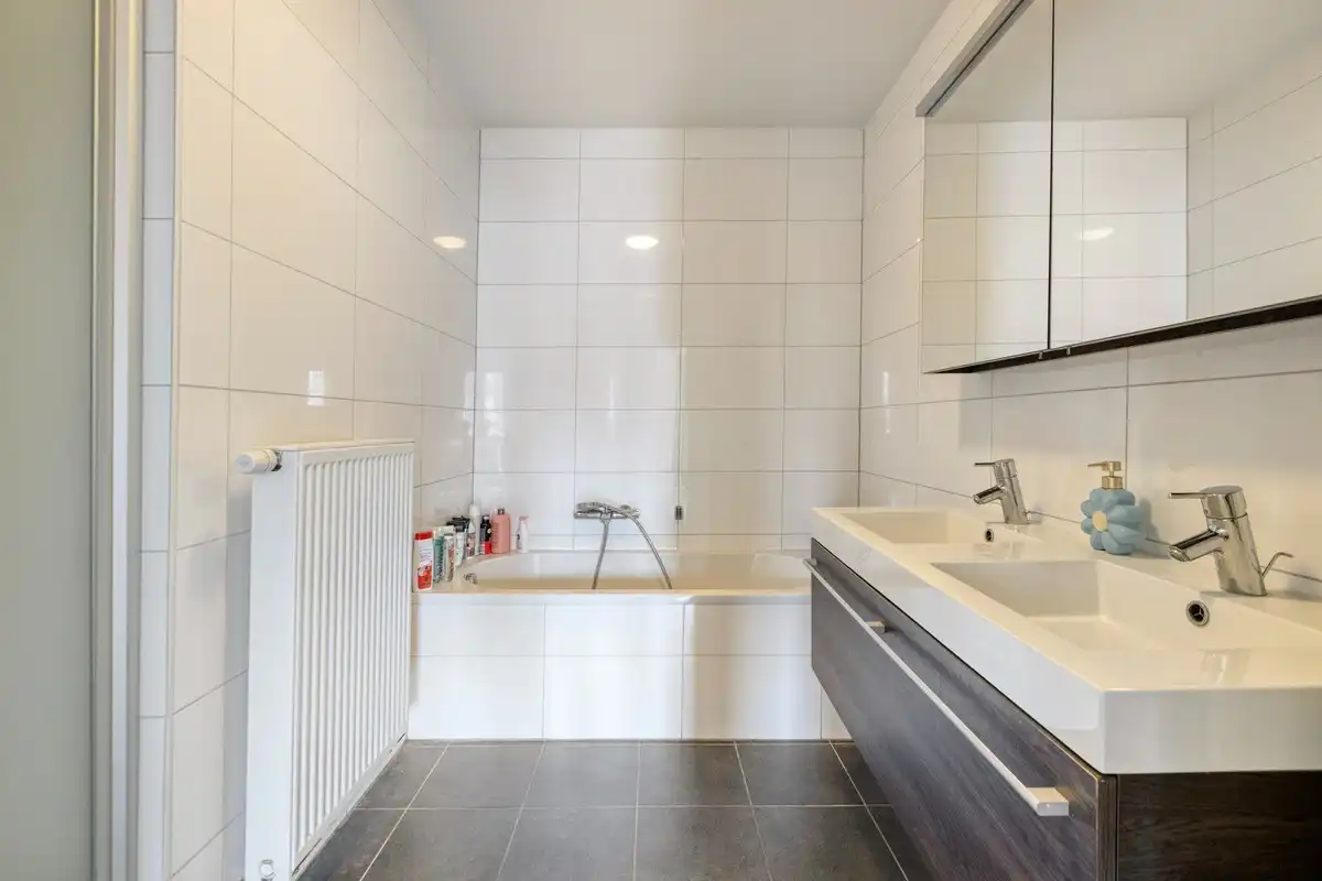 Stijlvol appartement met twee slaapkamers aan de stadsrand foto 11