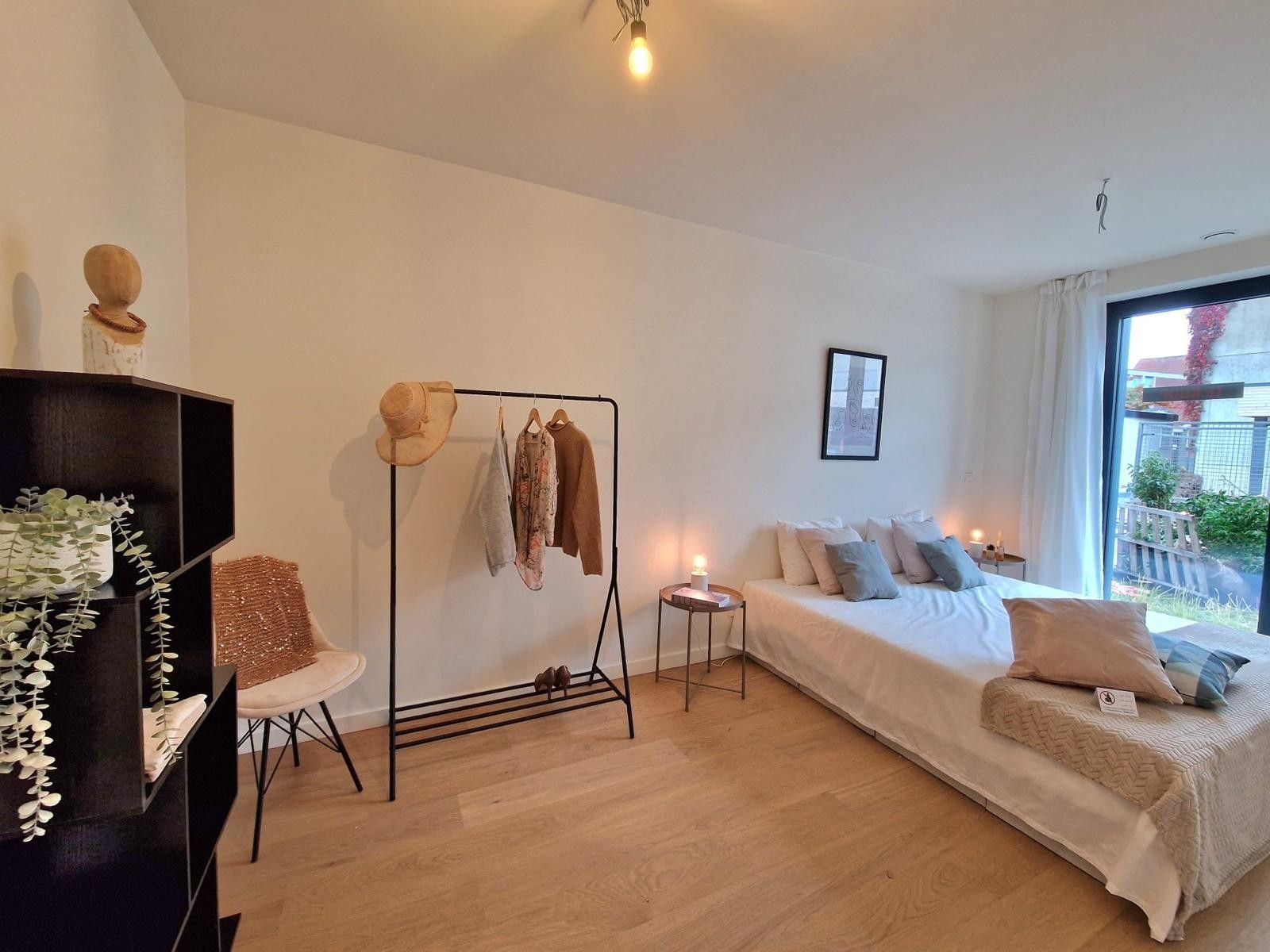 Volledig afgewerkt modelappartement! foto 2