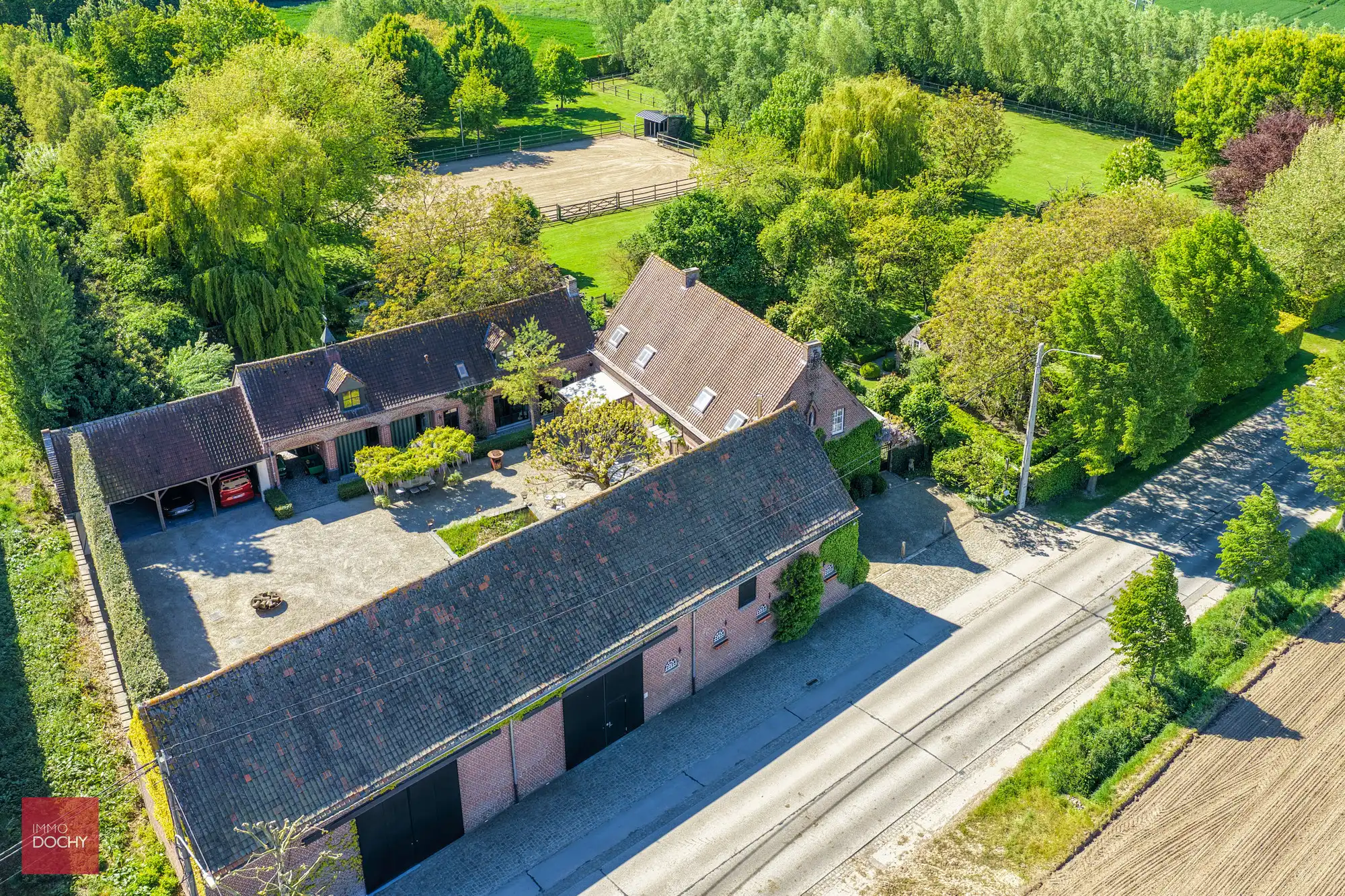 Hoofdfoto van de publicatie: Zeer goed onderhouden gerestaureerde hoeve