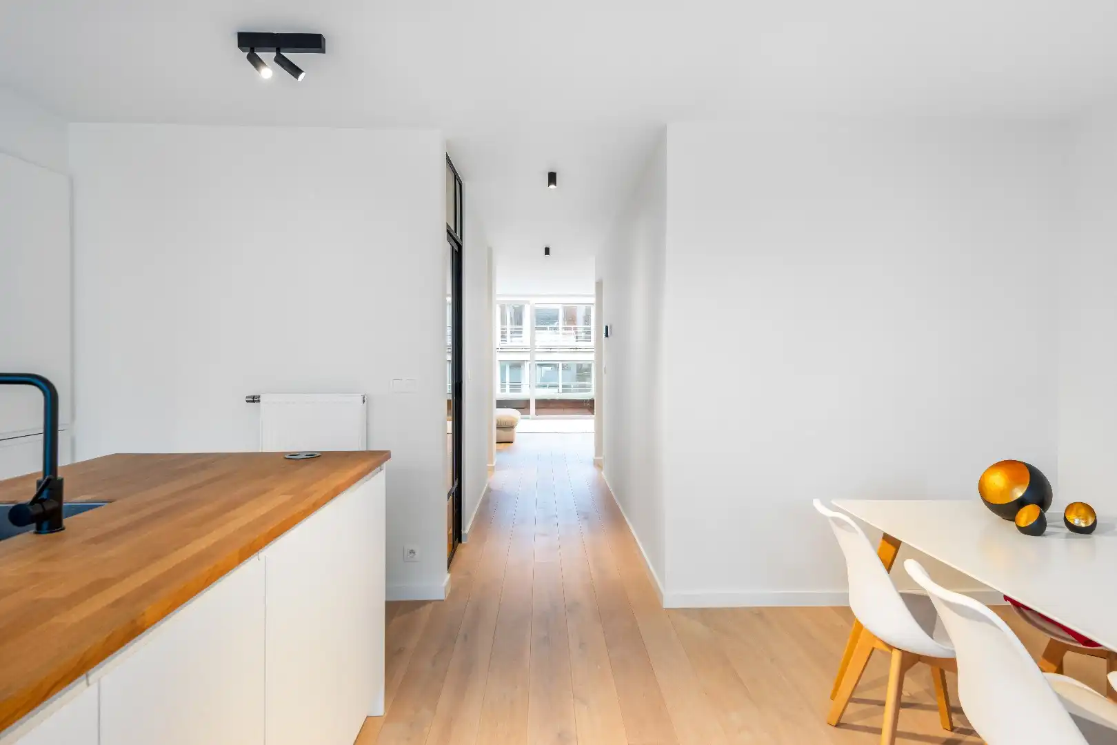 Ruime triplex ( BEN-woning) gelegen vlakbij de Lippenslaan en Zoutelaan op wandelafstand van de Zeedijk. foto 7